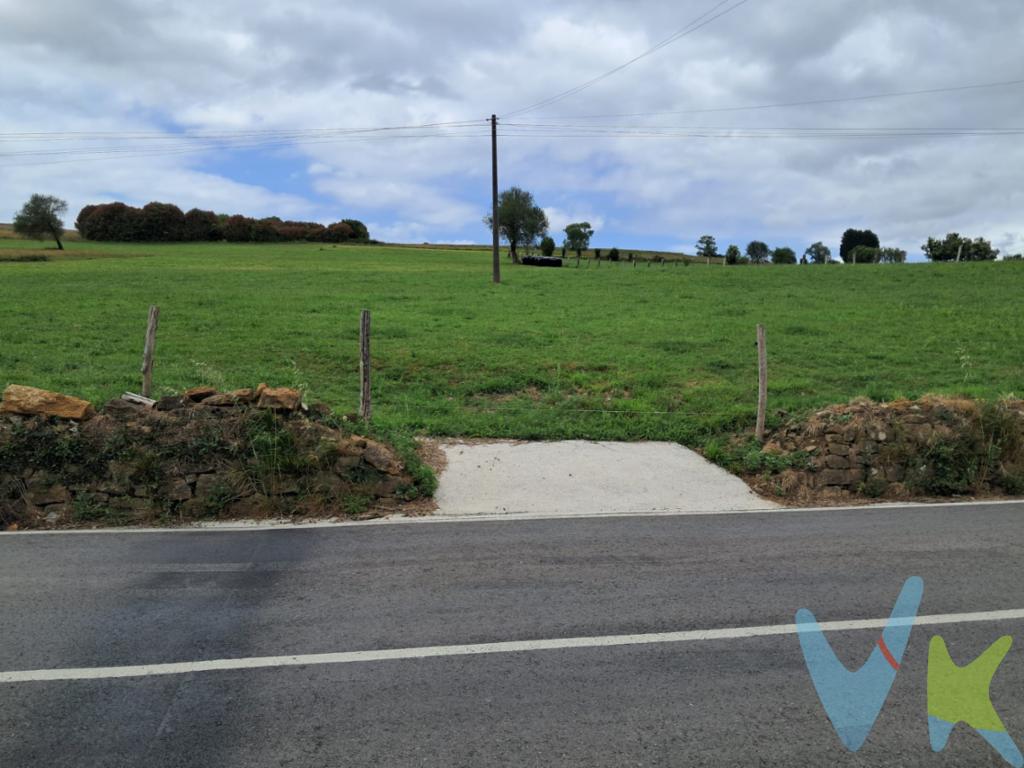 Se vende magnífica finca de 1.799 m² en Pinedo (Valdesoto, Siero), un entorno tranquilo y natural donde podrás diseñar y construir una vivienda unifamiliar de hasta 300 m², adaptada completamente a tus necesidades y estilo de vida.Su excelente ubicación combina la paz del entorno rural con una magnífica conexión a los principales núcleos urbanos: a solo 9 minutos de Pola de Siero, 7 minutos de El Berrón y 20 minutos tanto de Oviedo como de Gijón. Una oportunidad perfecta para disfrutar de la naturaleza sin renunciar a la cercanía de todos los servicios.Una estupenda finca para hacer realidad el sueño de construir tu propia casa o para el uso y disfrute en general. Características principales:Finca edificable de 1.799 m².Posibilidad de construir una vivienda unifamiliar de hasta 300 m².Entorno tranquilo y rodeado de naturaleza.Excelentes comunicaciones con Pola de Siero, El Berrón, Oviedo y Gijón.Empieza hoy a construir el hogar que siempre has soñado.Se informa a los interesados que el precio de venta indicado no comprende el Impuesto de Transmisiones Patrimoniales (ITP) , los gastos asociados a la compraventa (notaría, registro de la propiedad y otros) ni los honorarios de la agencia inmobiliaria a cargo del comprador.