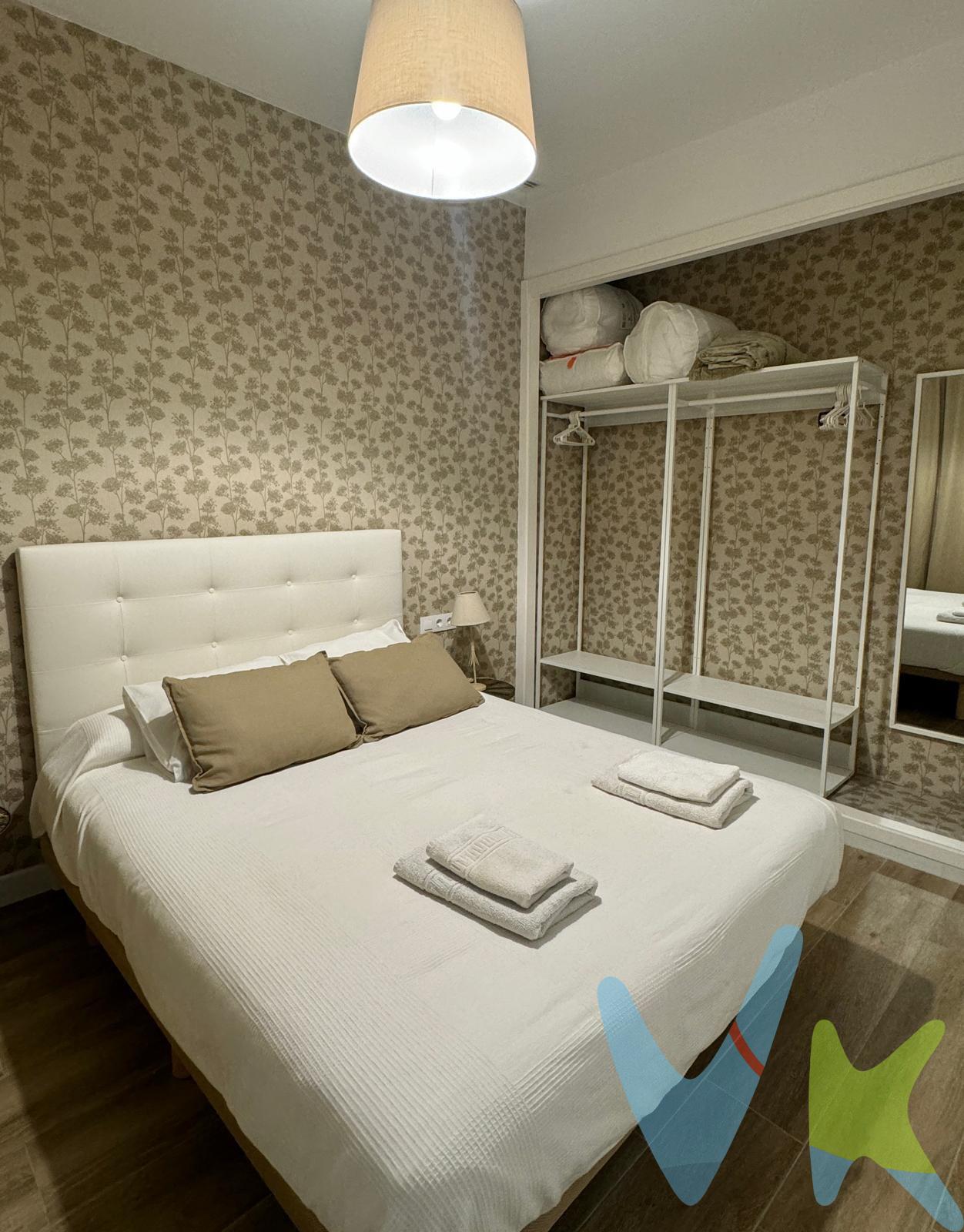 Comunidades del Sur les presenta este fantástico piso, a escasos metros de la calle Ancha y plaza de San Antonio. Se encuentra rodeado de todo tipo de servicios, comercios, restaurantes y monumentos. El inmueble cuenta con dos dormitorios dobles perfectamente equipados, uno de ellos exterior a la calle, y ambos tienen ventanas de PVC con cristales de Climalit. El suelo de toda la vivienda es de porcelánico imitación madera, y el piso está recientemente reformado con materiales de primera calidad. Cuenta con un cuarto de baño con amplia placa de ducha. Tambien dispone de aire acondicionado centralizado. . La finca se rehabilitó por completo en el año 2007, conservando la estética típica gaditana. . No dude en contactar con nosotros, ¡Infórmese sin compromiso! . Por mandato expreso del propietario, comercializamos este inmueble en exclusiva, lo que le garantiza el acceso a toda la información, a un servicio de calidad, un trato fácil, sencillo y sin interferencias de terceros. Por este motivo, se ruega no molestar al propietario, a los ocupantes de la propiedad o a los vecinos. Muchas gracias por su comprensión. De acuerdo con lo prevenido en el Decreto 218/2005, de 11 de octubre, se informa al cliente que los Gastos Notariales, Registrales, impuesto de transmisiones (ITP), Honorarios de intermediación, Gastos financieros, y otros gastos inherentes a la compraventa no están incluidos en el precio.
