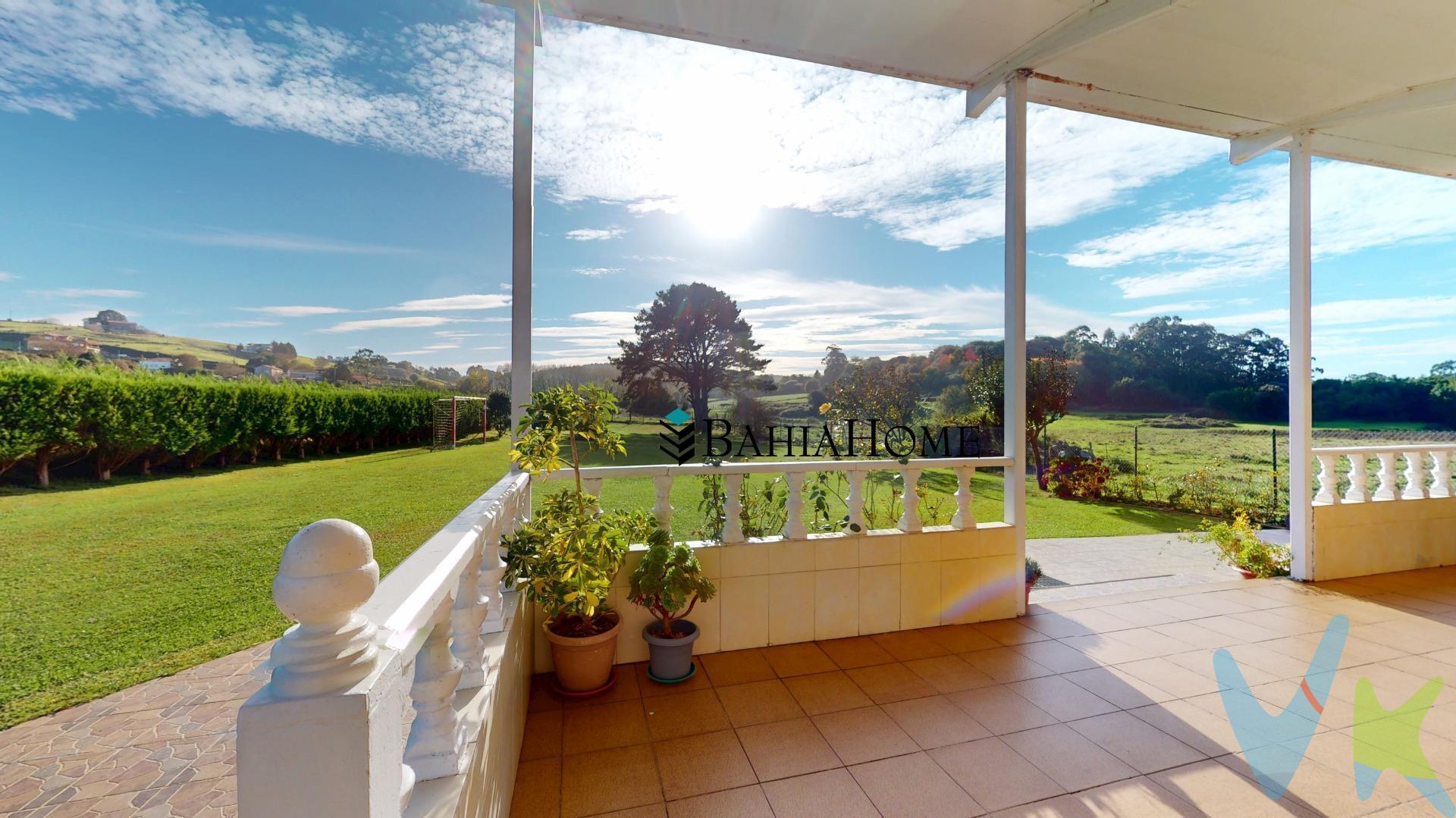 🏡 ¡Tu nuevo hogar frente al mar te espera! Espacio, tranquilidad y naturaleza en un solo lugar 🌊🌿. Descubre esta exclusiva casa independiente ubicada en la costa quebrada, con impresionantes vistas al mar y a la ría de Mogro, sobre una parcela de 3.500 m² en terreno protegido. Un refugio perfecto para quienes buscan privacidad, contacto con la naturaleza y desconexión, sin renunciar a la comodidad y el estilo de vida que mereces. ✨ Características principales de la vivienda. 3 habitaciones amplias y luminosas, diseñadas para ofrecer máximo confort y bienestar. Cada estancia recibe luz natural durante todo el día, creando un ambiente acogedor y relajante. Amplio salón-comedor, ideal para disfrutar de reuniones familiares o con amigos, con grandes ventanales que conectan visualmente con el jardín y el paisaje natural. Cocina equipada y funcional, pensada para facilitar la vida diaria y disfrutar de la preparación de comidas con vistas al exterior. Choco de 40 m² con cocina equipada y zona de barbacoa, perfecto para reuniones al aire libre o disfrutar de un espacio de ocio independiente. 🌳 Exteriores y parcela. Parcela de 3.500 m², de los cuales 2.000 m² son totalmente privados, ofreciendo espacio suficiente para jardín, piscina, huerto, zona de juegos o cualquier proyecto que desees emprender. Espacios versátiles que permiten crear un entorno a medida, ya sea para relajarte, practicar deporte, cultivar un huerto ecológico o disfrutar de reuniones con amigos y familiares. Entorno natural protegido, con senderos y acceso directo a la costa, ideal para paseos tranquilos y actividades al aire libre. Proximidad a las playas de Mogro, Liencres y Cuchía, incluyendo una cala semiprivada a solo 500 m, perfecta para disfrutar del mar con total intimidad. 💡 Perfecta para ti. Esta vivienda es ideal como:. Residencia familiar, gracias a sus espacios amplios y distribución funcional. Casa de campo o segunda residencia, para desconectar del ritmo urbano y disfrutar de la naturaleza y el mar. Vivienda versátil, con zonas de ocio y posibilidad de adaptarse a tus necesidades, ya sea para el descanso, el teletrabajo o reuniones con amigos y familiares. 🌟 Por qué te enamorará. Privacidad total y entorno natural protegido. Espacios amplios y luminosos, pensados para el confort diario. Posibilidad de disfrutar de playa, mar y jardín a pocos pasos de casa. Oportunidad de tener tu refugio familiar en un lugar privilegiado y exclusivo de Cantabria. . 📞 No dejes escapar esta oportunidad única. Contáctanos hoy mismo y ven a descubrir la casa de tus sueños, donde cada día será una experiencia frente al mar.