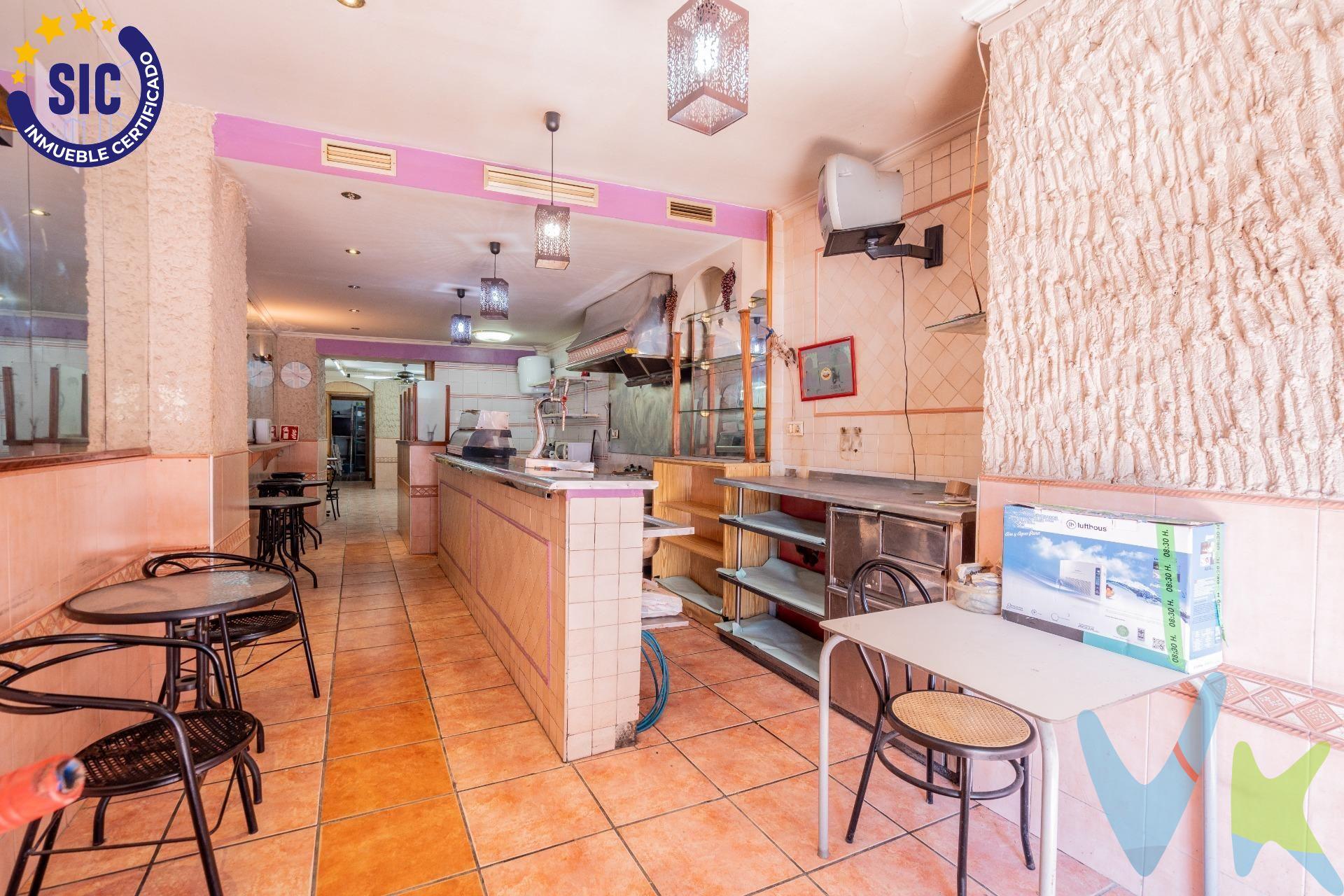 📍 A 5 minutos de la playa – ¡Con licencia de restauración!. ¡Atención inversores, hosteleros y amantes del barrio más auténtico de Valencia!. Se vende planta baja/local con uso actual comercial (licencia de restauración en vigor) y uso original residencial, en el corazón del Cabañal. 💥 Un espacio con infinitas posibilidades: ✔️ Sigue funcionando como local (perfecto para bar, cafetería o concept store). ✔️ O dale una vuelta y conviértelo en esa vivienda de planta baja con personalidad que tanto cuesta encontrar en esta zona. 🧱 Fachada típica del barrio, techos altos y alma marinera. 🌴 Ubicada en calle tranquila pero a un paso de todo. . ---. 🗝️ DETALLES CLAVE. Licencia de restauración activa. Terraza autorizada. A 500 m de la playa. Excelente ubicación en zona en auge. Proyecto ideal para inversión o vivienda singular. Local no hipotecable. Precio sin competencia en la zona. . ---. 💬 ¿Por qué el Cabañal?. Porque está viviendo su mejor momento:. 🏖 Vida de barrio junto al mar. 🚊 Conexiones al centro. 🎨 Ambiente cultural vibrante. 🍷 Restaurantes, mercados y terrazas con encanto. 🏡 Y una demanda imparable, tanto de vivienda como de negocio. . ---. 🎯 Si buscas una oportunidad con potencial y cuentas con liquidez, esta es una ocasión única para hacer una jugada maestra. 📲 Escríbeme y te cuento todo. ¡Corre, que este bajo vuela!. ...................................................................................... ......................................................................................................................................................................................................... Por mandato expreso del propietario, comercializamos este inmueble en exclusiva, lo que le garantiza el acceso a toda la información, a un servicio de calidad, un trato fácil, sencillo y sin interferencias de terceros. Por este motivo, se ruega no molestar al propietario, a los ocupantes de la propiedad o a los vecinos. Muchas gracias por su comprensión. Si usted es agente inmobiliario y tiene un cliente para este inmueble, llámenos: estaremos encantados de colaborar.