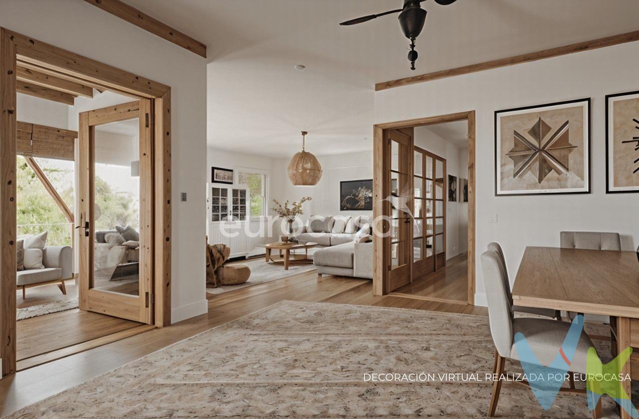 ENCANTO, NATURALEZA E INDEPENDENCIA JUNTO AL MAR. ¿Buscas una propiedad diferente, con carácter, espacio, naturaleza, posibilidades de negocio y, además, a un paso de todo? Entonces sigue leyendo, porque esta joya en Laredo lo tiene todo. Ubicada en una parcela de más de 2.700 m², completamente cerrada con un muro perimetral que te garantiza total privacidad, esta espectacular finca se encuentra dentro del casco urbano, pero con la tranquilidad de vivir como si estuvieras en el campo. Estás a 1 minuto de la autovía hacia Bilbao, pegado al centro hípico y a un paso de las playas de Laredo, una de las zonas más valoradas de Cantabria. La propiedad se compone de una impresionante casa de más de 300 m² distribuidos en tres plantas, un precioso jardín con árboles, un pozo tradicional, y unas caballerizas en pleno funcionamiento, que puedes explotar como negocio ecuestre gracias a su proximidad inmediata al centro hípico, o destinar al uso privado si eres amante de los caballos. Planta baja: garaje, txoko y bodega con potencial. En la planta baja encontramos un enorme garaje que ocupa casi toda la superficie de la vivienda. ¿Lo mejor? Tiene altura y espacio suficiente como para transformarlo en un apartamento independiente, perfecto para invitados. También en esta planta hay un txoko tradicional, ideal para celebraciones, y una bodega soterrada que encantará a los amantes del vino. Primera planta: luz, terrazas y vistas. Subiendo a la primera planta, encontramos la zona de vivienda propiamente dicha que se despliega con espacios amplios y muy bien distribuidos. Al entrar, a la izquierda accedes a una gran cocina con salida a una terraza, perfecta para tus desayunos al aire libre, y el salón principal dividido en dos ambientes que cuenta con chimenea y con un mirador lleno de luz natural y salida directa a otra terraza con vistas abiertas al jardín y al entorno. En esta misma planta encontrarás también la habitación principal con baño en suite y balcón. Además, hay otro baño completo de gran tamaño para dar servicio a las otras 3 habitaciones, todas ellas con armarios empotrados. Segunda planta: espacio versátil. La planta superior está compuesta por una zona diáfana en la bajocubierta, en la que entra muchísima luz por las ventanas, perfecta para convertir en despacho, gimnasio, sala de juegos o una habitación más. Exteriores: caballerizas, jardín y opción de ampliar. En el exterior te espera un jardín cuidado al detalle, lleno de árboles, zonas de descanso y un pozo con encanto. Las caballerizas, totalmente operativas y con acceso directo desde la parcela al centro hípico colindante, ofrecen una oportunidad única de explotación como negocio ecuestre o de alquiler a terceros. Además, si lo deseas, el terreno te permite construir fácilmente una casa para invitados, con su propio acceso, sin afectar la privacidad de la vivienda principal. Esta propiedad no es solo una casa, es un proyecto de vida. Ideal para familias grandes, amantes del mundo ecuestre, emprendedores del turismo rural, o simplemente quienes buscan un lugar especial con espacio, luz y naturaleza.. sin renunciar a estar cerca de todo. ¿Te imaginas viviendo aquí? Ven a conocerla. Te aseguramos que no te dejará indiferente. * Te dejamos unas ideas que te ayudarán a ver los espacios de otra forma *. 