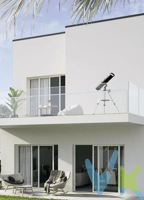 ¿Cansado de buscar una casa que se adapte a ti y solo encontrar salones minúsculos o cocinas del siglo pasado? ¡Hazla tú mismo! Te presentamos la joya de la corona: una fantástica parcela urbana de 230 m² en la calle Ejido 10C (Ajofrín, Toledo). El lienzo en blanco perfecto para construir ese adosado con patio, barbacoa y piscina con el que llevas meses soñando.
???? Ubicación estratégica (Para huir del estrés, pero no del todo)

 

A solo 17 km de Toledo: Llegas antes a la capital que lo que tarda en enfriarse un café.
A 4 km de Sonseca: Ideal por si te entra un antojo de última hora.
Ajofrín lo tiene TODO: Nada de aislamiento rural. Aquí caminas al colegio, la farmacia, el centro de salud, el supermercado, la carnicería o el estanco. ¡Comodidad total en el día a día!


???? Los dos "Superpoderes" de esta parcela (Adiós a los gastos fijos)

 

¡0 € de Comunidad!: Olvídate para siempre de las derramas por arreglar el ascensor que tú no usas o de las tensas reuniones de vecinos en el portal. Aquí tú eres el único presidente de tu comunidad.
IBI de risa (110 € al año): Mantener esta parcela te cuesta unos 9 euros al mes. ¡Sí, pagar el impuesto de contribución anual es más barato que una suscripción mensual a Netflix!


????️ Normativa y Servicios (Cero dramas, cero sorpresas)
Olvídate de las típicas parcelas rústicas donde no te dejan poner ni una sombrilla. Esto es suelo urbano consolidado listo para construir bajo la normativa residencial unifamiliar del municipio (Tipología EAA: Edificación Aislada Adosada).

 

Servicios a pie de calle: Los suministros de agua, luz y la red de alcantarillado están esperándote justo en la acera. ¡Llegar y conectar!
Referencia Catastral: 6164523VJ1966S0001FI (Transparencia total).



???? Las Cuentas Claras (Porque las buenas amistades y los buenos negocios empiezan sin rodeos)
Queremos que vayas al banco sabiendo hasta el último céntimo que vas a invertir:



Concepto
Importe
Notas


Precio de la parcela
32.000 €
El coste del terreno.


Señal de reserva
1.000 €
Se descuenta directamente en la firma final.


Honorarios Inmobiliarios
3.000 € (+21% IVA)
Gestión e intermediación profesional.


Impuesto ITP (9%)
2.880 €
Calculado sobre los 32.000 € del precio.


Gastos de Notaría y Registro
~1.300 €
Importe aproximado de escrituración.




????️ ¿No sabes por dónde empezar? ¡Te acompañamos en todo!
Construir da vértigo, pero con nosotros es un paseo. Si quieres, te asesoramos por completo con los proyectos de arquitectura, la gestión de licencias municipales y los pasos de construcción.
Además, si necesitas financiación, contamos con nuestra propia financiera para realizarte un estudio de viabilidad gratuito para tu hipoteca de autopromoción. ¡Pregúntanos sin compromiso!
Información válida salvo error tipográfico.




 