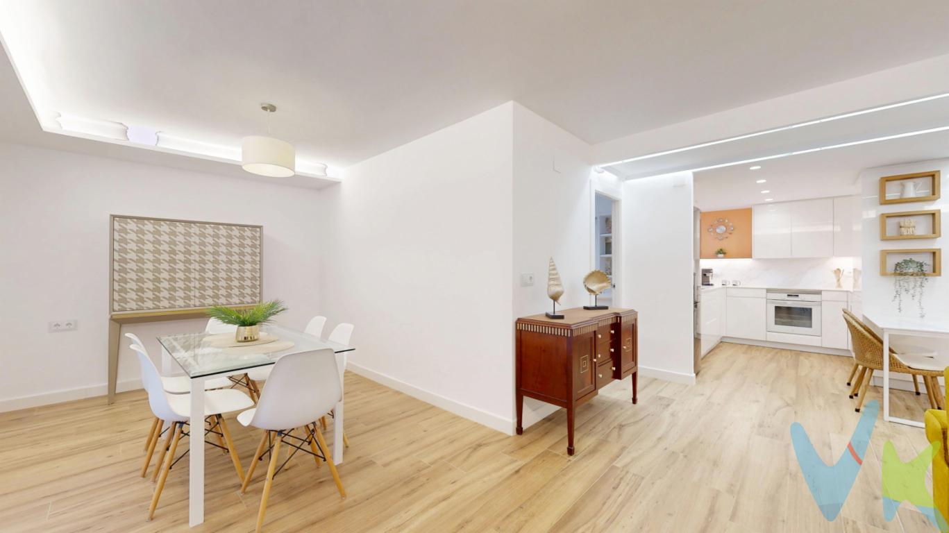 Magnífica e impresionante vivienda reformada en pleno centro de Valencia.Le presentamos esta propiedad de ensueño. Se trata de una vivienda de 98 m2, con ascensor, balcón con dos salidas, una oportunidad única que pocas veces se presenta y que no podrá dejar escapar. Posiblemente una de las mejores viviendas en venta en el centro de Valencia.  Ubicada en Ciutat Vella en el Barrio del Pilar cerca de las Torres De Quart, Mercado Central, uno de los barrios más exclusivos y con encanto en pleno centro histórico de Valencia.  En la zona se encuentran los edificios más emblemáticos de la capital como son Las Torres de Quart, Mercado Central, la Plaza Redonda, Catedral de Valencia, El Micalet y próximamente la nueva apertura del Hotel Vincci etc.  Se trata del barrio más exclusivo del casco antiguo de Valencia donde podrás descubrir y vivir la historia de la ciudad al recorrer sus calles llenas de vida y con gran cantidad de servicios de ocio, cultura y restauración, como teatros, museos, monumentos, las mejores tiendas de marcas exclusivas en sus inmediaciones, bares y restaurantes. Al estar ubicada esta propiedad en el centro neurálgico de Valencia podrás llegar a cualquier parte de la ciudad cómodamente.Hablemos de la propiedad. Se trata de una vivienda exclusiva donde el diseño y la calidad priman por encima de todo, cuidando hasta el más mínimo detalle. Un hogar donde podrás vivir de manera cómoda y tranquila sin escuchar ni un solo ruido gracias a su alto aislamiento acústico tanto en la zona del salón, como en la zona de las habitaciones. Cuenta con un amplio salón comedor muy luminoso. Con un concepto de espacios abiertos, pero a su vez diferenciando cada ambiente, se integra una magnífica cocina de diseñado, donde la precisión, el detalle y el buen hacer son su sello de identidad. Pasamos a la zona de noche, la vivienda cuenta con un total de 2 habitaciones (antes 3 habitaciones), 1 baño de diseño completo y un aseo. Una de las habitaciones se caracteriza por su gran amplitud y su gran armario tipo vestidor hecho a medida totalmente equipado con distribución en su interior.En cuanto a calidades y equipamiento podemos destacar: ventanas climalit de alto nivel de aislamiento, persianas domóticas, mosquiteras, sistema de climatización individual por splits, sistema de calefacción por radiadores de diseño distribuido por toda la vivienda, puerta de alta seguridad, paredes lisas, porcelánico imitación parquet, iluminación oculta de gran diseño, cocina de inducción etc. En fin, una vivienda donde está cuidado hasta el más mínimo detalle y en una finca de pocos vecinos muy tranquila ideal para hacer de ella tu hogar. ¿Le contamos más o viene a verla? No deje pasar esta oportunidad, llámenos, le asesoraremos y acompañaremos en todo el proceso de compra.MBI ABASTOS está inscrita en el Registro de Agentes de Intermediación Inmobiliaria de la Comunidad Valenciana RAICV 1525.La descripción del presente inmueble e imágenes tienen mero carácter informativo y en ningún caso carácter contractual, pudiendo ser modificados por la agencia inmobiliaria sin que ello implique responsabilidad alguna frente a terceros. No incluidos en el precio impuestos, gastos de notaría, registro ni honorarios de la agencia. Esta propiedad se pone a la venta con toda la documentación comprobada y en regla, por lo que ofrecemos GARANTIAS a los compradores.Por mandato expreso del propietario comercializamos este inmueble mediante contrato de multiexclusiva, por el cual numerosas agencias colaboradoras, nacionales e internacionales, ofrecen esta vivienda a sus potenciales compradores, todo ello garantizando un servicio de calidad, un trato fácil, sencillo y sin interferencias de terceros. Por este motivo, se ruega no molestar al propietario, a los ocupantes de la propiedad, a los vecinos o conserjes del edificio o urbanización si los hubiera. Muchas gracias por su comprensión.