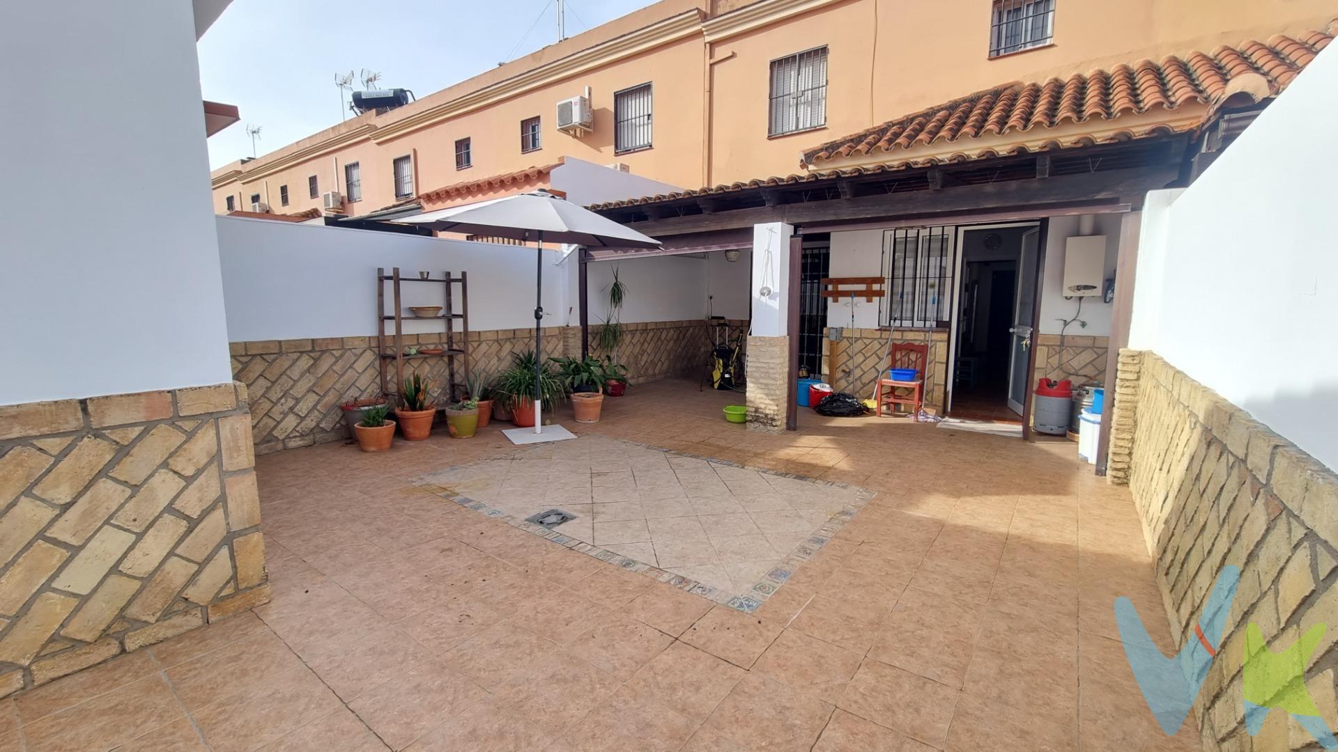 ** DISPONIBLE PARA SEPTIEMBRE **. Casa adosada vistazul. Consta en planta alta de tres dormitorios + baño (bañera). Planta baja distribuida en salón-comedor, cocina amueblada con todos los electrodomésticos, baño (plato ducha) y magnifico jardín de 60 m² (se accede desde la cocina o bien desde calle interior privada para poder aparcar el vehículo), con trastero de (11 m²). En el mismo jardín también dispone de un porche cubierto de tejas de aproximadamente 15 m² (con cierre de toldo). en la zona encontrarás club social vistazul, supermercados, entidades bancarias, cafeterías, parada de autobuses y apeadero de trenes cantaelgallo. Wifi incluido. **Condiciones**. -Se realizara contrato de temporada (minimo 3 meses-maximo 18 meses). (El precio mensual variará dependiendo del tiempo de estancia y personas). -Nomina estable o avalista. -Supeditado a la aceptación del seguro de protección de pagos. -No se admiten mascotas. DISPONIBLE EL 01 DE FEBRERO 2025. SE PUEDE ALQUILAR PARA EMPRESA DE TRABAJADORES DESPLAZADOS.