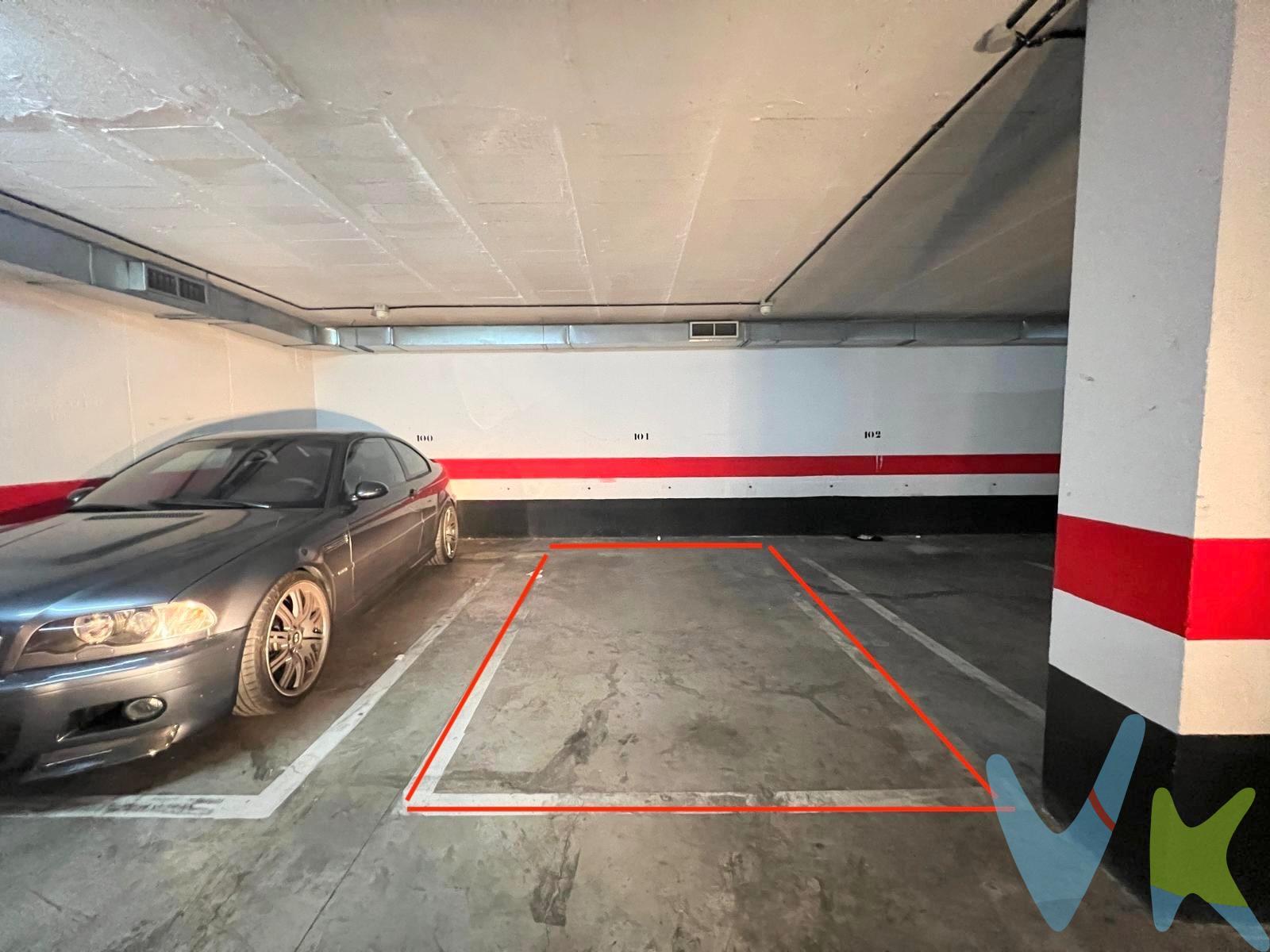 Ofrecemos una plaza de aparcamiento en garaje comunitario de un Edificio residencial en Arguineguín. Esta plaza de garaje ofrece una superficie útil de 24m2. Ideal para quienes buscan comodidad y funcionalidad. El acceso a través de una puerta eléctrica con control remoto que garantiza seguridad y facilidad para entrar y salir. La entrada cuenta con una amplia rampa que facilita las maniobras. Perfecto inversión tanto para residentes locales como visitantes frecuentes de la zona. *Visita a la propiedad*: Todos los interesados ​​deben presentar un documento de identidad válido, como el DNI, el NIE o el pasaporte, antes de la visita. Además, deben firmar un formulario de visita al entrar en la propiedad. INFORMACIÓN ADICIONAL:. - El uso de la propiedad está sujeto a la legislación aplicable. - El precio de venta no incluye impuestos ni gastos adicionales de compraventa, como el Impuesto de Transmisiones Patrimoniales (6,5% o 1% para la primera transmisión, más el IGIC correspondiente en este último caso), los gastos de registro de la propiedad, los gastos de notaría y los honorarios de corretaje. - La información de la propiedad puede contener errores y cambios involuntarios.