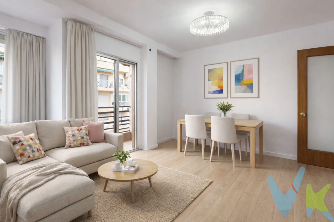 Hay viviendas que, nada más entrar, transmiten sensación de equilibrio y bienestar. Este piso situado en la calle Dama de Elche, en Valencia, es una de ellas.Originalmente de tres dormitorios, la vivienda se ha redistribuyó para  disfrutar de un salón mucho más amplio, ganando espacio y funcionalidad. Una de las habitaciones ellas se ha concebido como una estancia más reservada, ideal para quienes necesitan trabajar desde casa, estudiar o simplemente disfrutar de un espacio tranquilo, separado del resto de la vivienda. Un auténtico refugio para concentrarse sin renunciar a la vida familiar.El salón es luminoso y acogedor, con salida directa al balcón, un rincón perfecto para abrir las ventanas, dejar entrar la luz y disfrutar del aire de la calle. La cocina es independiente, práctica y bien definida, pensada para el día a día.Cuenta con un baño completo y una galería muy soleada, donde podrás crear incluso un pequeño rincón verde con plantas que aprovechen el sol durante gran parte del día.La vivienda destaca por su luminosidad, su buena ventilación y por estar situada en un edificio con ascensor, un detalle que siempre suma comodidad y calidad de vida.Un piso que se adapta a distintas etapas y estilos de vida: parejas, pequeñas familias o quienes buscan un hogar donde vivir y trabajar con tranquilidad.📍 Ubicación consolidada, con todos los servicios cerca, buena comunicación y el encanto de un barrio vivido.✨ Un piso con alma, listo para empezar una nueva historia.📞 Llámanos y ven a sentirlo en persona.No dejes pasar la oportunidad!  Agencia Registrada con el Nº 89 en el Registro Obligatorio de Agentes Inmobiliarios de la Comunitat Valenciana. Puede consultar en la web de la GVA:https://habitatge.gva.es/es/registres-en-materia-habitatgeLa oferta está sujeta a cambios de precio o retirada del mercado sin previo aviso. Este anuncio en su conjunto, incluyendo textos, fotos, imágenes o cualquier otro contenido del mismo, no es vinculante dado que la información es ofrecida por terceros y puede contener errores. Se muestra a título informativo y no contractual. El precio no incluye lo siguiente: Honorarios de la agencia inmobiliaria, impuestos (IVA, ITP) y otros gastos de la Compraventa (notaria, gestoría y registro). Por mandato expreso del propietario, comercializamos este inmueble en exclusiva, lo que le garantiza el acceso a toda la información, a un servicio de calidad, un trato fácil, sencillo y sin interferencias de terceros. Por este motivo, se ruega no molestar al propietario, a los ocupantes de la propiedad o a los vecinos. Muchas gracias por su comprensión. Si usted es agente inmobiliario y tiene un cliente para este inmueble, llámenos: estaremos encantados de colaborar. 