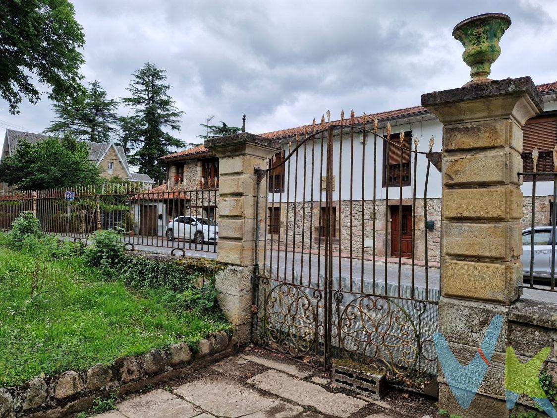 Oportunidad Única: Propiedad con Encanto y Potencial Ilimitado en Entorno Idílico.  Descubra esta excepcional parcela urbana de 2600m² que alberga los restos de una una singular casa de principios del siglo XX, esperando ser transformada en el hogar de sus sueños o en una inversión de gran valor. Situada en un entorno de inigualable belleza paisajística, esta propiedad ofrece una combinación perfecta de historia, naturaleza y comodidad.  El edificio sufrió un devastador incendio hace algunos años, por lo que sólo conserva sus fachadas exteriores.  Un Lienzo en Blanco para su Proyecto. Esta casa, con su arquitectura original del siglo pasado, es ideal para una gran rehabilitación. Imagine restaurar su encanto clásico, adaptándola a las necesidades modernas y creando un espacio verdaderamente único, respetando la esencia de su época. El amplio terreno circundante ofrece posibilidades ilimitadas para jardines y zonas de ocio.  Naturaleza, Vistas y Comodidad a su Alcance. Disfrute de impresionantes vistas que se extienden sobre el paisaje circundante, garantizando un despertar inspirador cada mañana. La orientación soleada de la finca asegura luz natural durante gran parte del día, creando ambientes cálidos y acogedores. Además, la propiedad cuenta con un manantial propio, un recurso natural de gran valor que añade un toque de autenticidad y sostenibilidad.  La ubicación es inmejorable:. •	Excelente comunicación: Acceso rápido y fácil por carretera y ferrocarril, facilitando los desplazamientos y la conexión con centros urbanos cercanos. •	Servicios a mano: A menos de 500 metros, encontrará todas las comodidades esenciales como supermercado, farmacia y restaurantes, lo que garantiza una vida cómoda y sin preocupaciones. Esta parcela con casa ubicada en el entrañable municipio de Molledo, es más que una propiedad; es una invitación a crear un legado, a vivir en armonía con la naturaleza sin renunciar a las comodidades modernas. Ideal para aquellos que buscan un proyecto de vida, una segunda residencia con carácter o una oportunidad de inversión en un lugar privilegiado. No pierda la oportunidad de visitar este tesoro oculto y visualizar el potencial que ofrece.  Gastos de transacción:. La adquisición de este inmueble está gravada por el impuesto de transmisiones patrimoniales cuyo tipo general es del 9%. El nuevo propietario correrá también con el coste de la escritura y de la inscripción de la titularidad en el Registro de la Propiedad. 