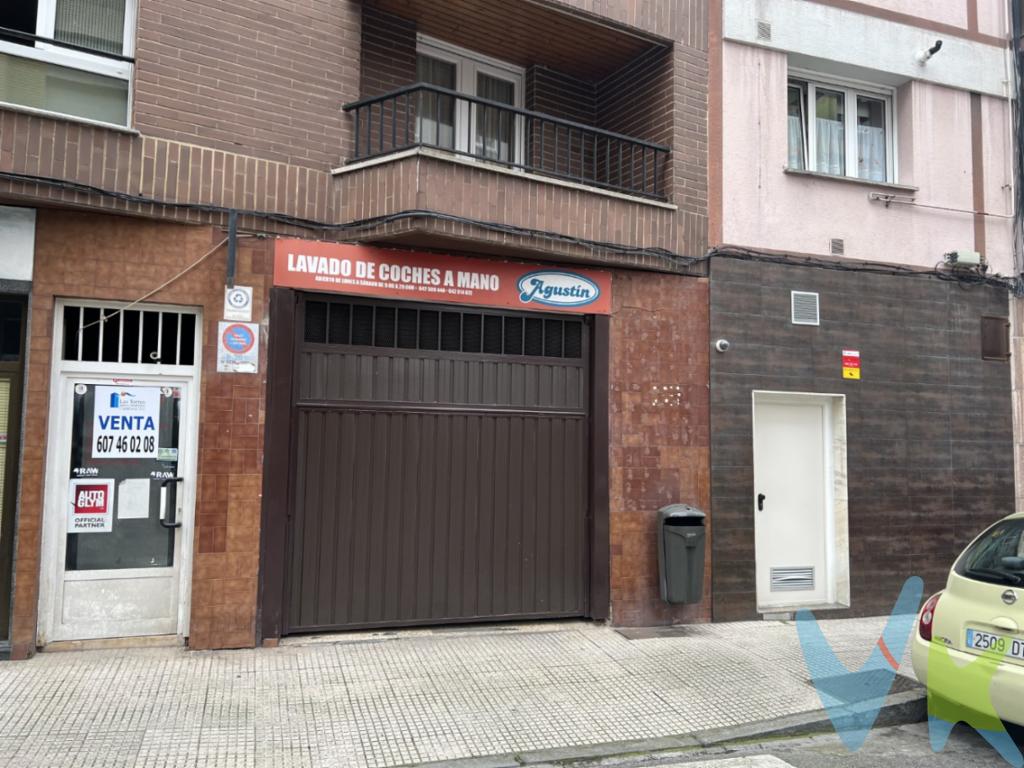 Venta de local Comercial, situado en zona centro cerca de la calle Carretera de la Costa.Con unos cuatro metros de frente, aproximadamente, con portón no automatizado y puerta lateral independiente.Cuenta con baño y un espacio polivalente que puede ser una pequeño oficina con ventana.Ideal para cualquier giro de negocio  pues tiene  casi 100 metros construidos (99,56.-)  .Llámanos estaremos encantados en poder enseñártelo¡En el precio no están incluidos los impuesto de transmisiones  patrimoniales , ni los gasto de  notaria ni registro. 