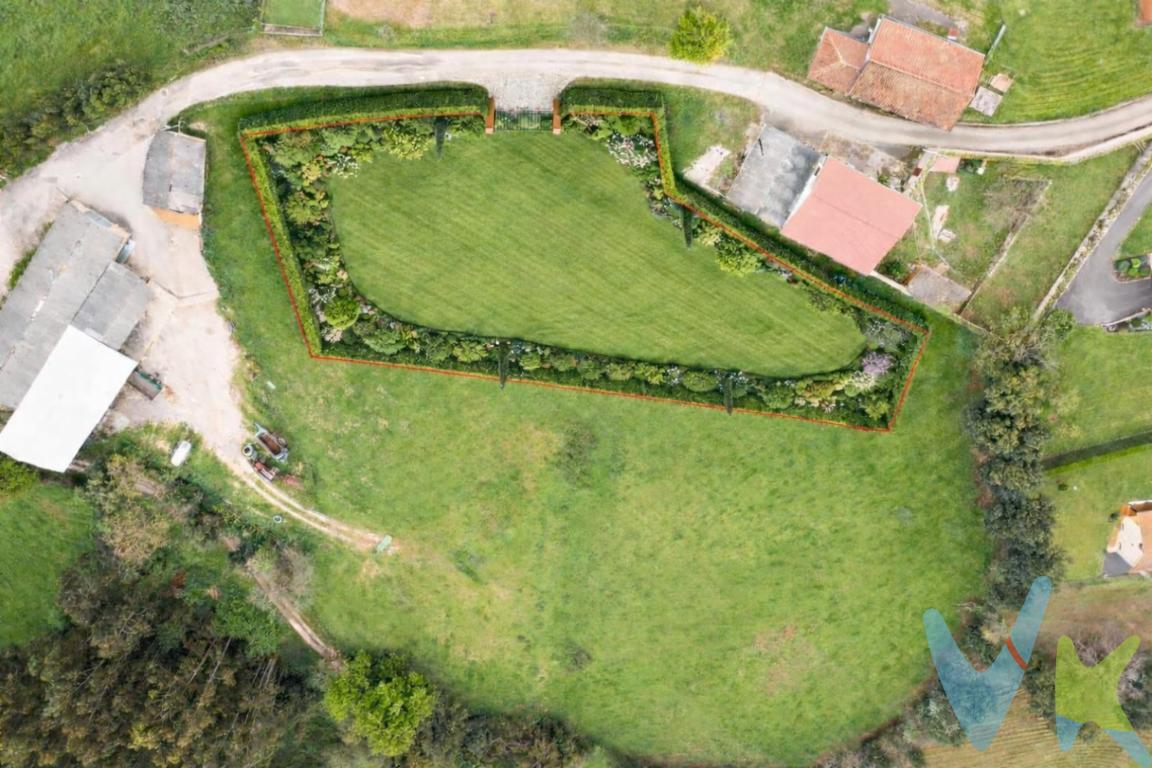 A 10 Minutos de Gijón, en concreto en la Zona de Mareo de Arriba se encuentra una finca en venta que realmente destaca por su ubicación Es una  parcela cuenta con todas las comodidades necesarias al  lado incluyendo alcantarillado, luz,agua y Gas Ciudad Lo que realmente hace destacar a esta finca es su potencial de construcción, ya que es edificable hasta 300 metros cuadrados. ¿Qué significa esto para usted? La posibilidad de crear la casa de sus sueños en un entorno tranquilo y bien comunicado, donde la naturaleza y la comodidad se conjugan a la perfección. Imagínese despertando cada mañana en su nueva casa, rodeado de naturaleza y disfrutando de la paz y la tranquilidad que solo una propiedad como esta puede ofrecer. Con amplias zonas verdes y la posibilidad de diseñar su espacio a medida, esta finca se convierte en el lienzo perfecto para plasmar todas sus ideas y realizar sus sueños.Ya sea que esté buscando un lugar para construir su hogar permanente o una segunda residencia para desconectar del ajetreo diario, esta finca en Gijón es la elección perfecta. Con una ubicación estratégica que le permite estar cerca de todos los servicios necesarios, pero lo suficientemente alejado para disfrutar de la tranquilidad que usted merece.No pierda la oportunidad de visitar esta finca en persona y descubrir todo su potencial.  No espere más, contáctenos hoy y programe una visita para enamorarse de este maravilloso lugar. ¡Le garantizamos que no se arrepentirá!El precio no incluye el Impuesto de Transmisiones Patrimoniales ni los gastos de Notaría y Registro.A título orientativo, en segundas transmisiones, el comprador abonará el Impuesto sobre Transmisiones Patrimoniales (ITP). Para consultar los porcentajes del ITP en Asturias puede hacerlo a través de la web oficial de servicios tributarios del Principado de Asturias https://sede.tributasenasturias.es/sites/sede/default/es_ES/Que-quieres-hacer/Transmisiones-Patrimoniales-y-AJD. La base imponible será el mayor valor entre precio de compraventa, tasación o valor de referencia catastral. Gastos de notaría y registro según aranceles variables según precio, número de copias y complejidad.El comprador escoge libremente notario. El vendedor asume la plusvalía y el resto de gastos son del comprador. Si se precisa hipoteca: Tasación, condiciones y costes bancarios según entidad elegida por el comprador; así como los gastos de gestoría y cualesquiera otros inherentes a la formalización de la compraventa. De acuerdo con la ley, no se incluyen en el precio otros gastos o tributos que legalmente correspondan al comprador. Honorarios de intermediación inmobiliaria a cargo del vendedor.El consumidor tiene derecho, conforme a la normativa vigente, a disponer de información y documentación adicional relativa al inmueble y condiciones de la compraventa, accesible en la sede física de la Agencia Eurocasa Gijón, en Santa Doradía, nº 14-Bajo, en Gijón, o a través del correo electrónico info@eurocasagijon.com. La agencia actúa exclusivamente como intermediaria en la operación. Cualquier compraventa y sus condiciones quedan sujetas en todo caso a la aceptación expresa del vendedor del inmueble y a la posterior formalización del correspondiente contrato. El presente anuncio tiene carácter meramente informativo; la información suministrada se corresponde con la disponible a la fecha de publicación, pudiendo variar en función de las circunstancias o actualizaciones legales, contractuales y fiscales. 