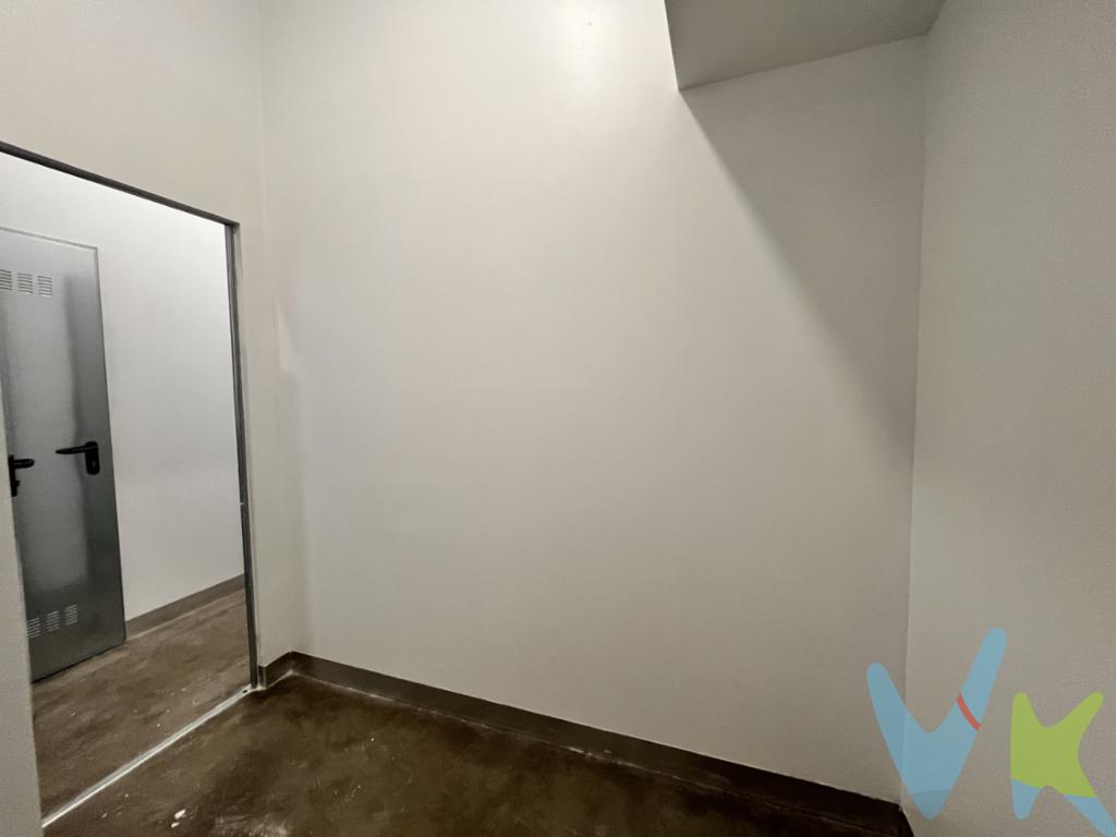 Ponemos a la venta este magnífico trastero en planta baja en la calle Progreso, al lado del Parque de Los Pericones y a un paso del Carrefour de Los Fresnos.Con una medida de 4,79 m2 útiles y una altura de 3,30 metros con zona habilitada de altillo, para poder aprovechar el espacio al máximo. Para uso propio si vives por la zona o como una magnífica oportunidad de inversión, ya que se le puede sacar una rentabilidad bruta superior al 10 %. ¿Te interesa? ¡Contáctanos ahora!El precio no incluye el Impuesto de Transmisiones Patrimoniales ni los gastos de Notaría y Registro.  