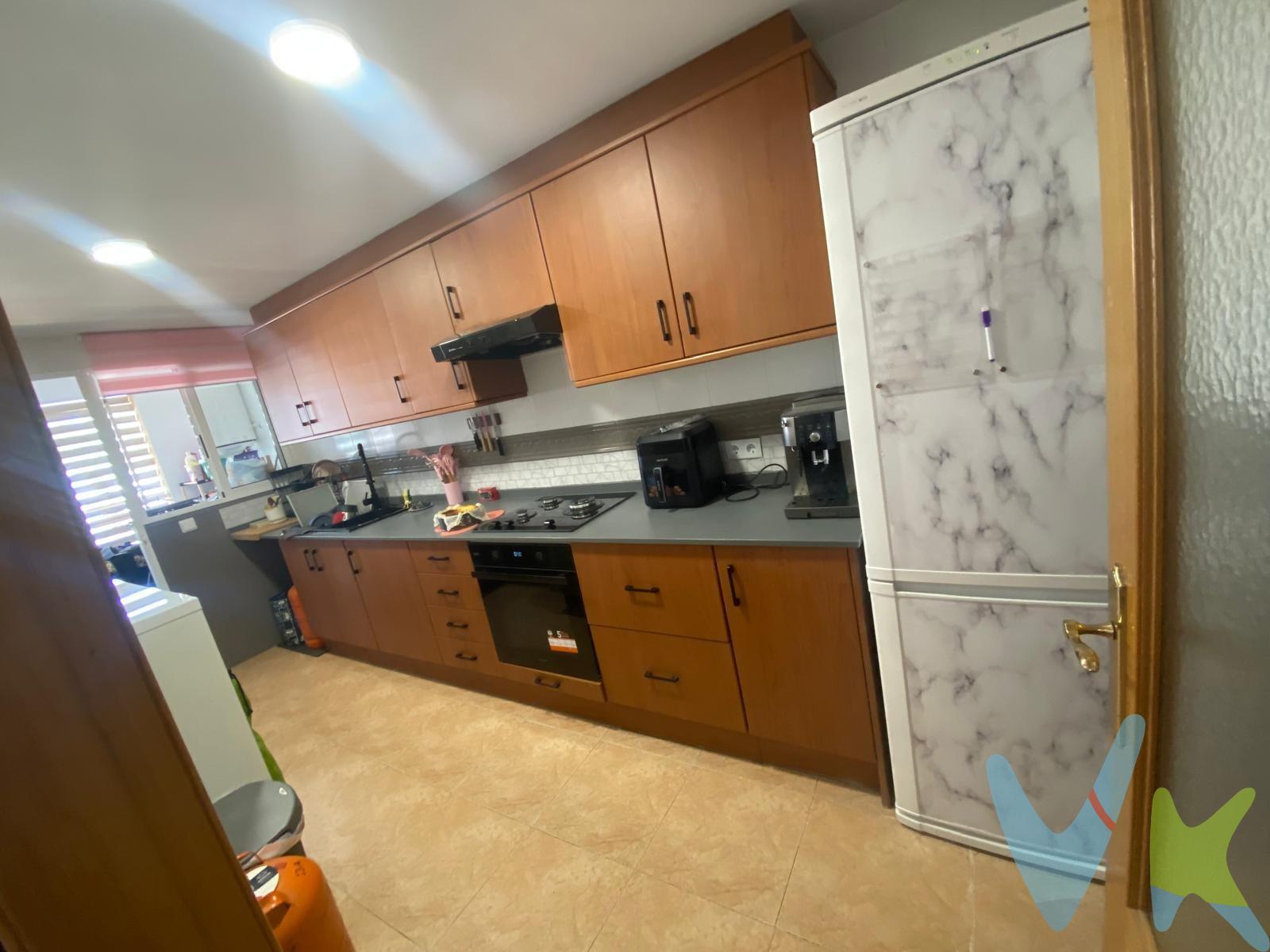 Te presentamos esta magnífica oportunidad de vivir en un ático dúplex semi nuevo, ubicado en una de las zonas más tranquilas y bien comunicadas de Rafelbuñol. La vivienda cuenta con 2 amplios dormitorios, siendo el principal tipo suite con baño privado, lo que garantiza privacidad y confort. Dispone de un segundo baño completo, ideal para invitados o para el uso diario. La cocina es espaciosa, perfecta para los amantes de la gastronomía, y está diseñada para ofrecer funcionalidad y comodidad. El salón-comedor, muy luminoso, tiene acceso directo a una estupenda terraza privada, ideal para disfrutar de momentos al aire libre, reuniones o simplemente relajarte con vistas despejadas. Además, el precio incluye plaza de garaje y trastero, lo que aporta un valor añadido en comodidad y almacenamiento. No dejes pasar esta oportunidad única de adquirir un ático dúplex moderno, funcional y listo para entrar a vivir. ¡Contáctanos para más información y reserva tu visita!. La venta de esta propiedad se realiza mediante contrato de exclusiva compartida, lo que garantiza la máxima difusión y profesionalidad, gracias a la colaboración con más de 150 agencias inmobiliarias. Gastos de compraventa (notaría, registro, impuestos y honorarios) no incluidos en el precio. Inmueble sujeto a período de transparencia. . 