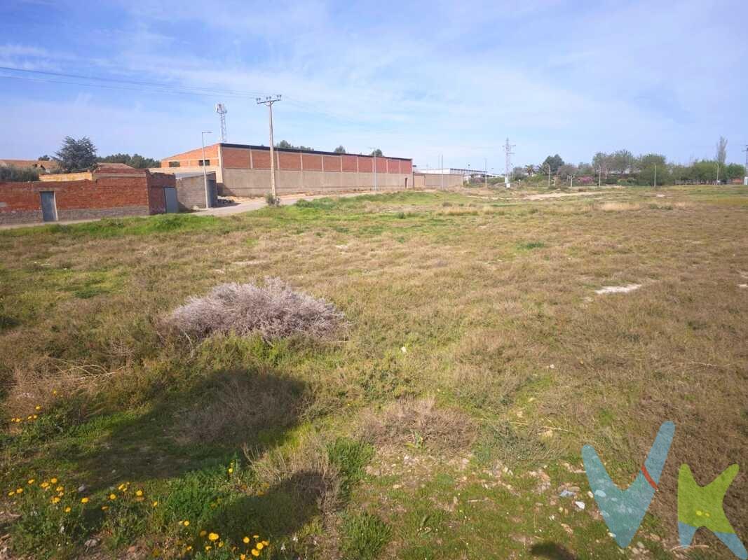 Terreno urbano en Cabañas de Ebro. Terreno de 13.500 metros, de los que 467 metros son urbanos, el resto son urbano no consolidado. El precio no incluye impuestos, gastos de notaría, registro ni honorarios de intermediación. Este anuncio tiene carácter informativo y no es contractual. Puede estar sujeto a errores o modificaciones.