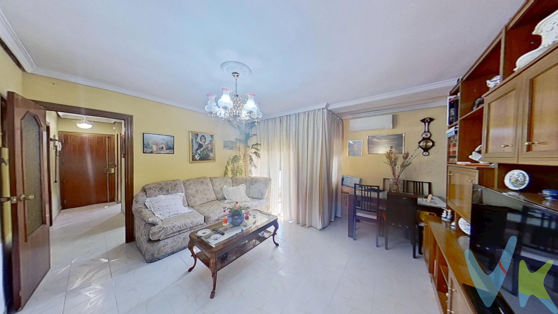 ¡Tu nuevo hogar te espera! Piso de 3 dormitorios, listo para entrar a vivir y perfectamente comunicado 🏡. ¿Buscas el espacio ideal para tu primera vivienda sin meterte en obras? Este inmueble destaca por su excelente distribución, luminosidad y una conexión inmejorable. ✨ Distribución y características destacadas:. 🛏️ 3 Dormitorios: Estancias versátiles perfectas como dormitorio principal, habitaciones infantiles, despacho o zona de estudio. 🚿 Baño completo: Actualizado con plato de ducha moderno, mampara de cristal y ventana exterior con luz y ventilación natural. 🚽 Aseo secundario: Un plus de comodidad esencial para evitar esperas en el día a día o atender visitas. 🛋️ Salón acogedor: Espacio independiente y muy bien distribuido (puedes consultarlo en el plano 3D). 🚗 Conexión rápida en coche (M-30 y M-40). Su ubicación te situará a pocos minutos del acceso a la M-30 y la M-40, haciendo que tus trayectos diarios en coche por todo Madrid sean cómodos y fluidos. 🌳 Entorno con todos los servicios. A un paso de zonas verdes como el Parque de Entrevías 🌲 para pasear o hacer deporte, y rodeado de comercios de barrio 🛒, colegios 🏫 y transporte público. 📞 ¡Ven a visitarlo!. No pierdas la oportunidad de dar el paso hacia tu primera vivienda. Contáctanos hoy mismo al teléfono para agendar una visita. ¡Te esperamos! 🔑