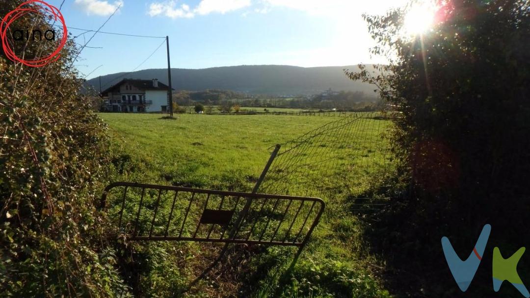 ATENCIÓN INVERSORES!! Terreno urbano y urbanizable en plena calle central del pueblo, tiene plan urbanístico del Ayuntamiento para construir 8 viviendas. En plena naturaleza, cerca del campo de golf de Guerendiáin. Lo que quieras hacer aquí, está vendido!! El terreno se encuentra cercado.
En el precio NO están incluidos gastos impuestos, notaría y registro.