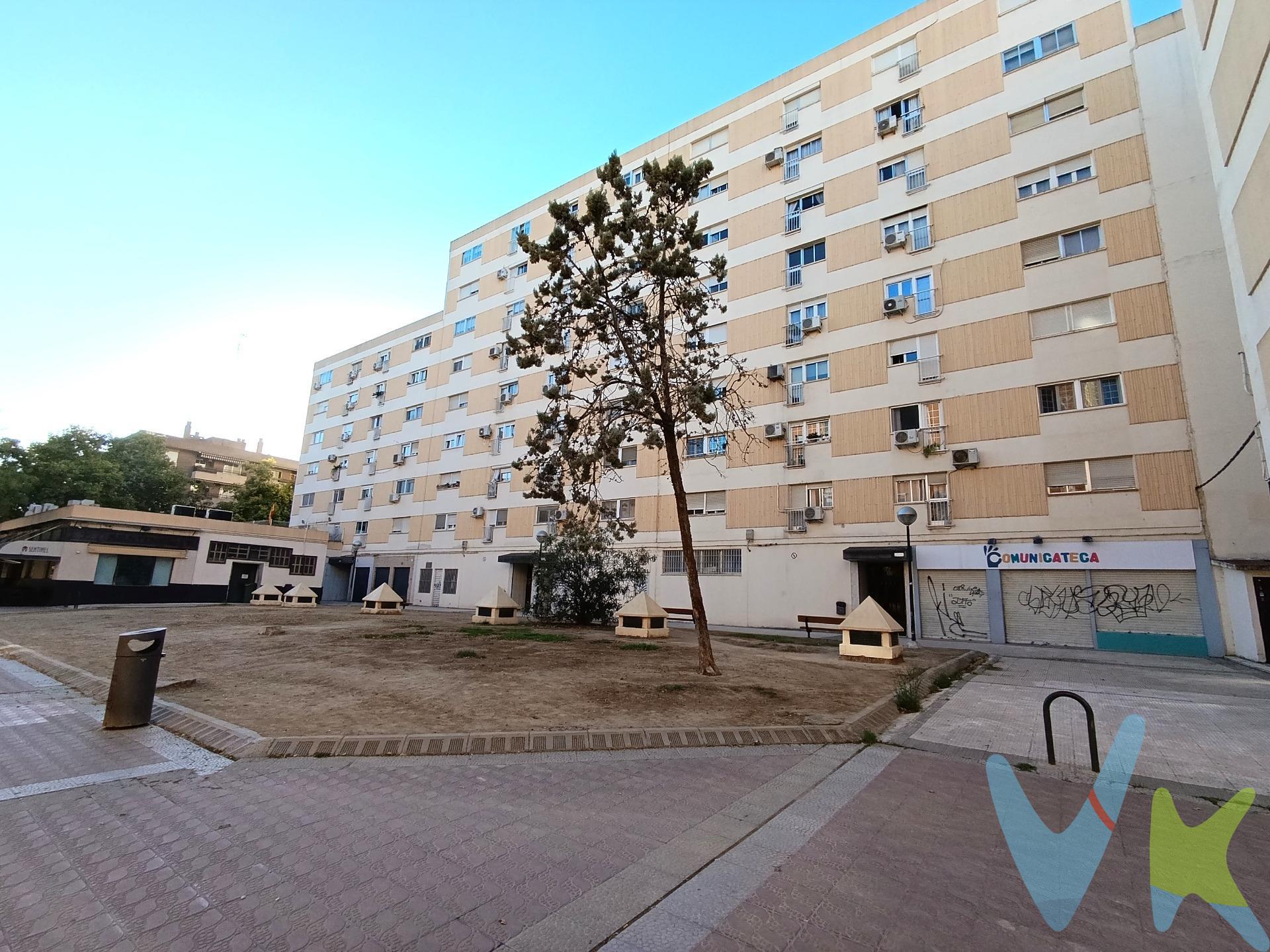 CALLE ILDEFONSO MANUEL GIL. ¡Descubre tu nuevo hogar en este encantador piso de 66 m², ideal para disfrutar de la vida urbana! Ubicado en una tranquila calle peatonal, este inmueble cuenta con tres luminosos dormitorios, perfectos para descansar y recargar energías. El salón, acogedor y espacioso, se convierte en el lugar ideal para compartir momentos inolvidables con familiares y amigos. La cocina está equipada y lista para que prepares tus mejores recetas. Además, dispone de un baño completo y armarios empotrados que ofrecen un amplio espacio de almacenamiento. La calefacción individual a gas y el agua caliente sanitaria garantizan tu confort durante todo el año. Este piso, situado en una finca con ascensor, se encuentra en un estado excelente, listo para entrar a vivir. . No te preocupes por el aparcamiento, ya que incluye una plaza de garaje en el precio. La ubicación es inmejorable, con cercanía a colegios y comercios, lo que facilita tu día a día. Y si quieres conocerlo mejor, ¡disponemos de una visita virtual 360º para que lo explores desde la comodidad de tu hogar! No dejes pasar esta oportunidad única. ¡Ven a verlo y enamórate!. El precio indicado no incluye impuestos, gastos de notaría, registro y honorarios de intermediación.