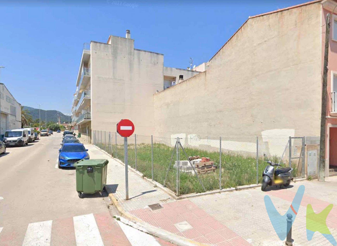 Terreno urbano  de 219 m2 situado en Oliva, esquinero y con muchas posibilidades.  .  P.V.P. IMPUESTOS Y TASAS NO INCLUIDOS (IVA, ITPAJD) NO INCLUIDOS GASTOS DE NOTARIA Y REGISTRO.