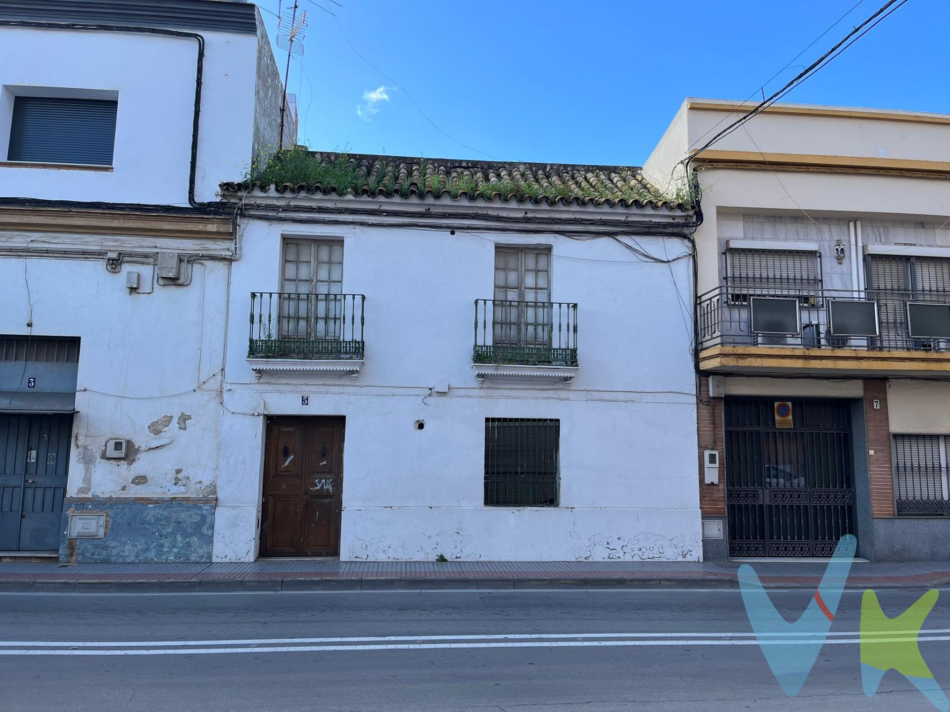 Terreno para edificar en Avenida de  Sevilla,. Situado a 200 metros de la estación principal de tren, en la emblemática Plaza del Arenal, con vistas a dicha plaza, con 7 m de fachada. Posibilidad de edificar 3 plantas. . Gran oportunidad de vivir en el Centro de Dos Hermanas en la casa de sus sueños y/o construir tres viviendas para venderlas y/o alquilarlas. . Solicite más información sin compromiso!!. Informamos a nuestros clientes compradores que el precio de venta no incluye lo siguiente: Honorarios de la agencia inmobiliaria, Impuestos (I.T.P., I.V.A. o A.J.D., en su caso) ni otros gastos de la compraventa (gastos de Registro de la Propiedad, Notaría, Gestoría ni de posible Financiación). Documento D.I.A. a disposición del consumidor según Decreto 218/2005 Junta de Andalucía.