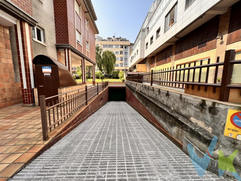 Ponemos a la venta una estupenda plaza de garaje al lado de la plaza de toros del Bibio con un trastero pegado a la plaza de unos 8m2. La plaza se encuentra en un edificio ubicado en la calle Usandizaga esquina con Pablo Iglesias es ideal para aquellas personas que quieran aparcar su coche o moto cerca de la playa de San Lorenzo, el estadio de El Molinón, con muy buena conexión con las vías de entrada y salida de la ciudadLa plaza se encuentra situada en el sótano -2, con acceso de entrada y salida por la avenida de Pablo Iglesias.Cuenta con unas dimensiones de 2,39 m de ancho y 4,5 m de longitud.Ahora que cada vez es más complicado aparcar en Pablo Iglesias por las obras que se están acometiendo en la calle, es una buena oportunidad para aparcar sin problemas y olvidarse del estrés y la pérdida de tiempo que produce dar vueltas intentando encontrar aparcamiento para el cocheNo dude en solicitar una visita y comprobar las dimensiones y el acceso de la mismaEn el precio no están incluidos  impuesto de transmisiones patrimoniales (ITP), gastos de notaría  ni registro de la propiedad