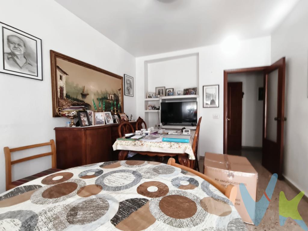 Vivienda en una primera planta , en finca de tan sólo 2 alturas en pleno centro.La vivienda cuenta con 3 habitaciones, salon comedor con salida a balcón, cocina de buen tamaño con terraza interior de unos 6 m2 aproximadamente y baño.También dispone de un trastero en la terraza.No dejes pasar la oportunidad de diseñar tú propio hogar.Contacta con nosotros, estaremos encantados de poder ayudarte.Gastos, Impuestos y Honorarios de Agencia Inmobiliaria no incluidos en el precio.. Por mandato expreso del Propietario este Inmueble lo comercializamos en régimen de exclusiva compartida. Nuestros asesores le facilitarán toda la información que precise, por lo que le rogamos no moleste al propietario o a los vecinos. ..Si usted es una Agencia Inmobiliaria y si tiene un cliente interesado póngase en contacto con nosotros, estaremos encantados de colaborar... La descripción del presente inmueble e imágenes tienen carácter meramente informativo y en ningún caso carácter contractual, pudiendo ser modificados por la agencia inmobiliaria sin que ello implique responsabilidad alguna frente a terceros..    