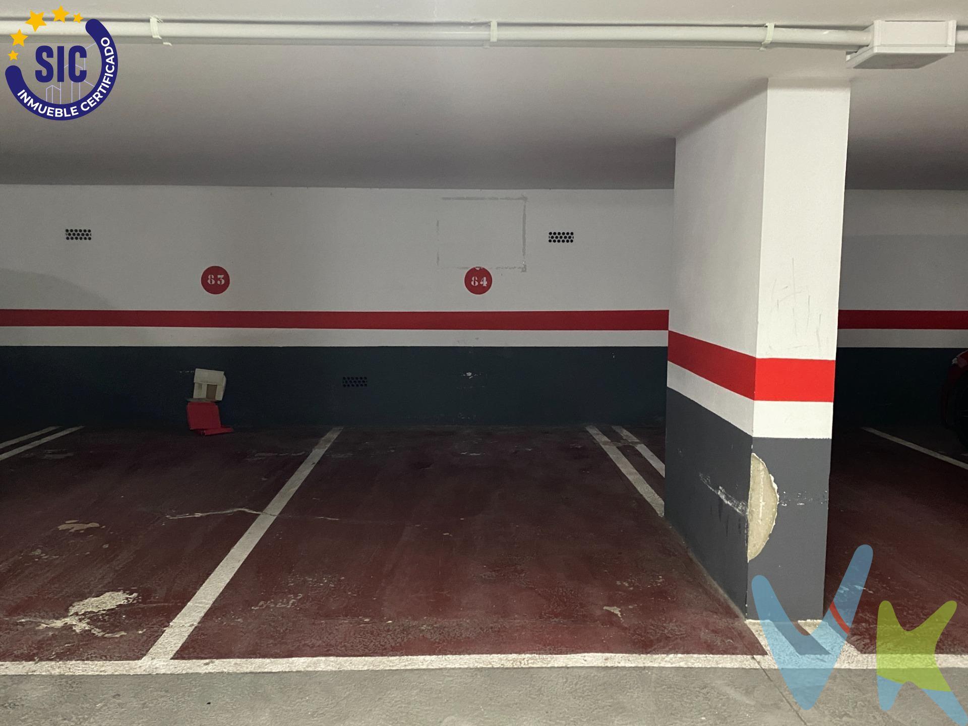 ¡Oportunidad! Plaza de Garaje en VENTA en el centro de ciudad, ubicada en la C/Colón nº 34, zona con alta demanda de plazas de aparcamiento. Está situada en un edificio construido en 1992 con vigilancia 24 horas. Es una plaza de 28 m2 para coche grande, dimensiones: 2,30x4,50 m de muy fácil acceso, cómoda, con rampas amplias de entrada y salida, puerta automática, puerta auxiliar de acceso directo a la calle y buen espacio para maniobras. Se encuentra en el segundo sótano. Aprovecha esta oportunidad de tener un espacio seguro y céntrico para tu vehículo. En el precio de venta al público de esta propiedad NO se incluyen los gastos de adquisición (Notario, registro, gestión, honorarios de inmobiliaria…). Por mandato expreso del propietario, comercializamos este inmueble en exclusiva, lo que le garantiza el acceso a toda la información, a un servicio de calidad, un trato fácil, sencillo y sin interferencias de terceros. Por este motivo, se ruega no molestar al propietario o a los vecinos. Muchas gracias por su comprensión. Si usted es agente inmobiliario y tiene un cliente para este inmueble, llámenos porque estaremos encantados de colaborar. La descripción del presente inmueble e imágenes tienen mero carácter informativo y en ningún caso carácter contractual, pudiendo ser modificados por la inmobiliaria comercializadora sin que ello implique responsabilidad alguna frente a terceros. En el precio de venta a público, esta propiedad NO incluye los gastos de adquisición (Notario, registro, gestión, honorarios, etc…). 