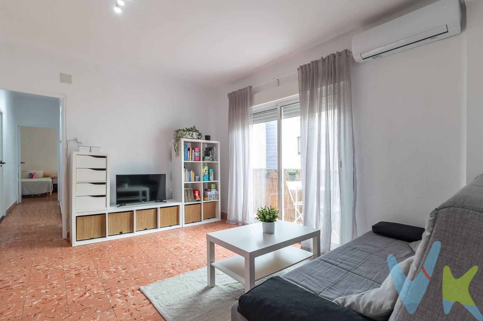 ¡Tu hogar ideal en Corbera te está esperando!. Descubre este luminoso y acogedor piso recién reformado en pleno corazón de Corbera (Valencia), un encantador pueblo de montaña que te ofrece todas las comodidades que necesitas. Este precioso piso cuenta con 3 amplias habitaciones con armarios empotrados, un baño moderno, cocina completamente equipada y un salón climatizado con aire acondicionado. Todo el mobiliario es nuevo y está listo para que te mudes sin preocupaciones. Ubicado en un segundo piso sin ascensor, disfrutarás de la paz y las magníficas vistas al Castillo de Corbera. Además, la excelente ubicación te sitúa a solo 18 minutos en coche de la playa de Cullera, para que puedas disfrutar del mar siempre que lo desees. También tendrás acceso a un trastero comunitario, ideal para guardar lo que necesites. A tan solo unos pasos encontrarás el polideportivo, parques, restaurantes, supermercados y la parada de autobús. Con la autovía a Valencia a solo 40 minutos, disfrutarás de lo mejor de la vida tranquila sin renunciar a la cercanía de la ciudad. ¡No dejes pasar esta oportunidad! Este piso es perfecto para quienes buscan comodidad, luminosidad y una ubicación privilegiada. ¡Ven a verlo y enamórate!