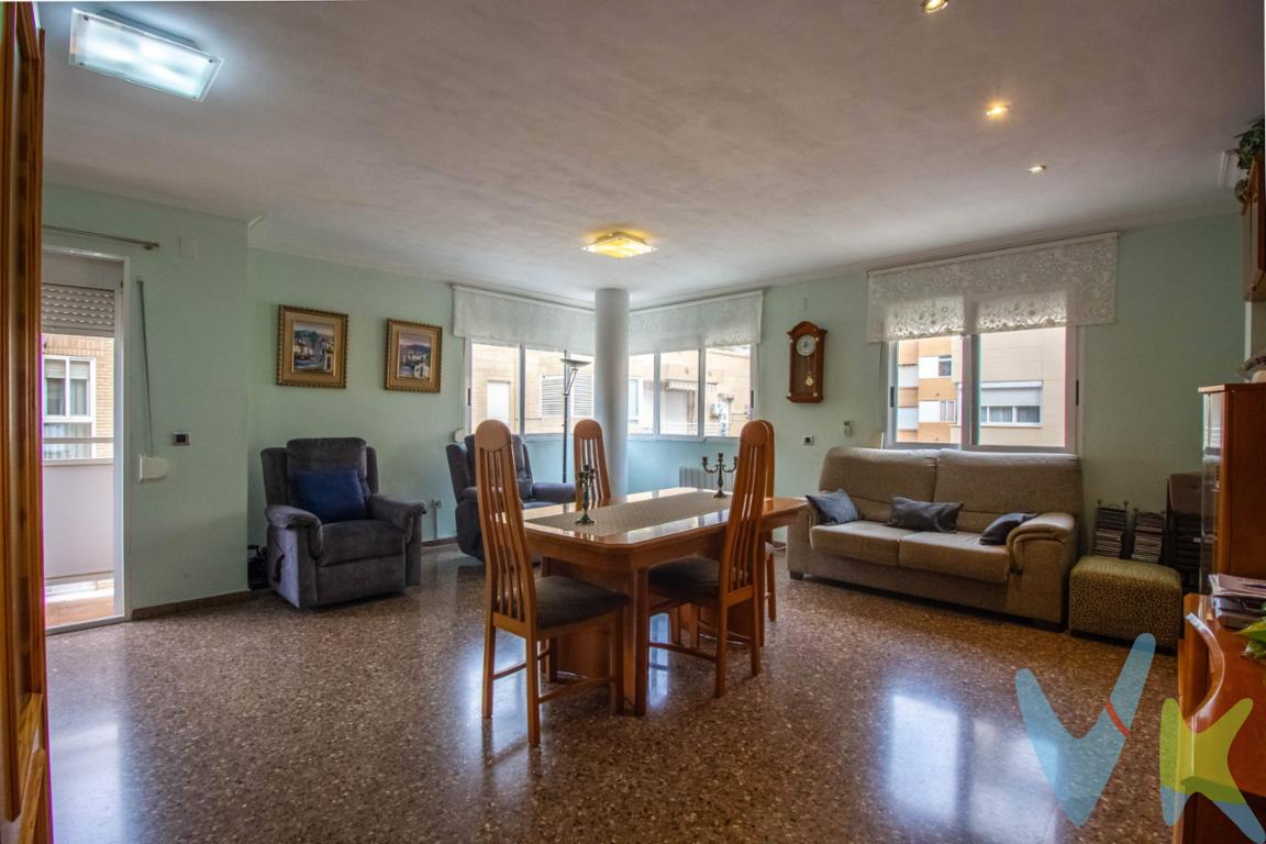 Te presentamos este magnífico piso situado en la zona correos del centro de Puerto de Sagunto. Con una superficie construida de 107 m² y útil de 88.94 m², esta propiedad se encuentra en perfecto estado para entrar a vivir. Dispone de dos habitaciones dobles y una habitación sencilla, ofreciendo un espacio ideal tanto para familias como para parejas que buscan confort y estilo. Además cuenta con dos baños completos que aseguran comodidad diaria, uno de ellos en suite de la habitación principal. . La vivienda destaca por su diseño todo exterior lo que proporciona luminosidad natural durante todo el día; desde sus ventanas podrás disfrutar vistas agradables al entorno urbano. El almacenaje es otro punto fuerte de este inmueble. Todos los dormitorios disponen de armarios empotrados y junto a la entrada encontramos un espacio de almacenaje que te ayudará a tener tu casa siempre en orden. . La ubicación es inmejorable: solo a 1200 metros del mar, te permitirá acceder fácilmente a las playas cuando desees relajarte bajo el sol mediterráneo. Ubicada en una calle peatonal y junto a la plaza Noguera, la vivienda se encuentra cerca de  paradas de autobus público facilitando la movilidad hacia otras áreas; centros comerciales próximos donde realizar compras diarias; colegios e institutos,  ideales si tienes niños pequeños cerca; hospitales accesibles ante cualquier imprevisto, ambulatorio a dos calles, y zonas verdes e infantiles propicias recreación familiar. . Si quieres realizar una visita no dudes contactarnos. Te ofrecemos la máxima transparencia y profesionalidad. Por mandato expreso del propietario, comercializamos este inmueble en exclusiva, por lo que garantizamos un servicio de calidad, un trato fácil, sencillo y sin interferencias de terceros. Por este motivo, se ruega no molestar al propietario, a los ocupantes de la propiedad, a los vecinos, o conserjes del edificio o urbanización si los hubiera. Muchas gracias por su comprensión. . La oferta está sujeta a cambios de precio o retirada del mercado sin previo aviso. Este anuncio en su conjunto, incluyendo textos, fotos, imágenes o cualquier otro contenido del mismo, no es vinculante dado que la información es ofrecida por terceros y puede contener errores. Se muestra a título informativo y no contractual. Este inmueble se vende en cuerpo cierto y las medidas expuestas en el anuncio son aproximadas. Agencia Registrada con el N.º 00101 en el Registro Obligatorio de Agentes Inmobiliarios de la Comunidad Valenciana. Puede consultar en la web de la GVA. El precio del inmueble no incluye los honorarios de la agencia que ascienden al 3% + IVA del precio final del inmueble, ni los gastos de notaría y registro de la propiedad (que están sujetos a aranceles y varían dependiendo del precio de escrituración), ni los impuestos (que en la Comunitat Valenciana varían dependiendo del precio del inmueble y de las características personales del comprador. 