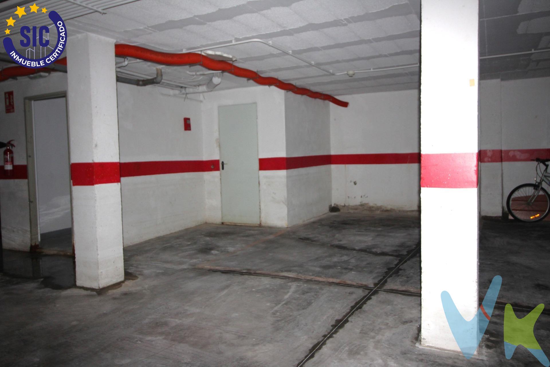 ¿ Cansado de dar vueltas y perder tiempo de tus vacaciones buscando un aparcamiento para tu vehículo ? Tenemos la respuesta a tus problemas! Te presentamos una magnífica plaza de parking en garaje cerrado comunitario, para mantener tu vehículo más protegido. La plaza de garaje es cómoda para maniobrar y de fácil acceso tanto de entrada como de salida. Ocupa una superficie útil de 9,90 metros cuadrados y una dimensión perimetral de 2,20 por 4,50. No dejes escapar esta oportunidad, pide una cita y ven con tu vehículo a probarla. Los metros útiles son aproximados. Este inmueble es en exclusiva, con lo que le facilitamos cualquier información sobre la vivienda. Por este motivo, solicitamos no molesten al propietario, ocupantes de la propiedad, vecinos o conserje de la comunidad. . Muchas gracias por su comprensión. El precio indicado puede sufrir variaciones. En todos los casos los precios expuestos son más impuestos y gastos derivados de la transmisión del inmueble.