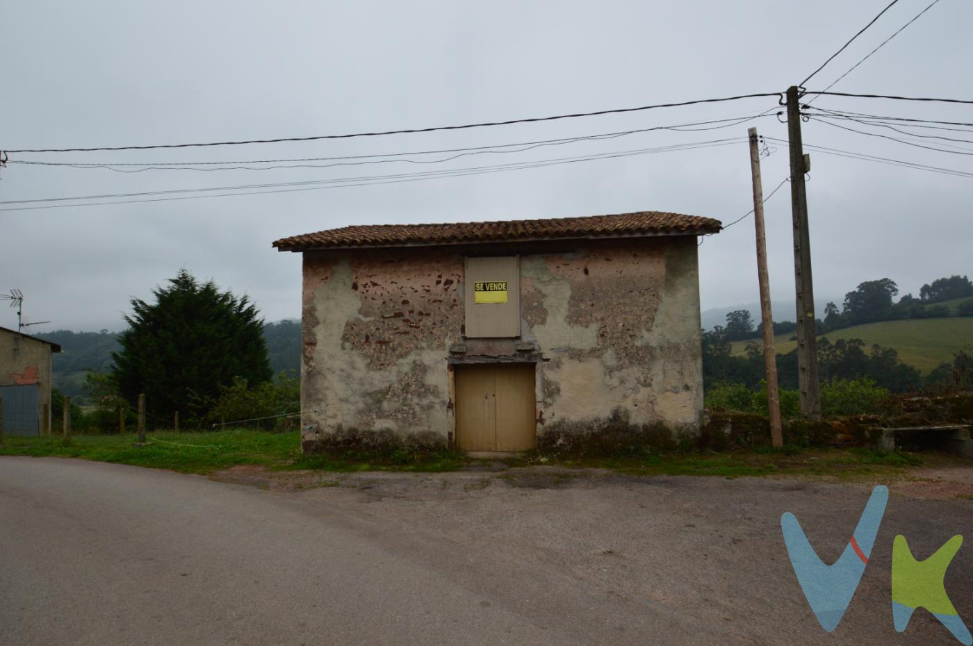 Ubicada en un bonito y tranquilo entorno del concejo de Villaviciosa ,en Maoxu ,Grases, a tan solo 5 minutos de la capital del concejo, vendemos esta parcela edificable donde se encuentra la edificación de una cuadra de 114 m2 construidos y posibilidad de hacer cambio de uso a vivienda ( vivienda de hasta 300 m2 en dos plantas) .Finca con muy bonitas vistas despejadas . En la actualidad tiene manzanos, naranjos, limoneros, ciruelos, higos y ciruelos japoneses. Pídanos información sin compromiso, no se arrepentirá. El precio no incluye el 8% de Impuesto de transmisiones patrimoniales, ni los gastos notariales ,ni registrales. Le atendemos  también en Inglés ,Francés ,e Italiano, ya sea presencialmente en nuestra oficina, como en el teléfono, email, whatsapp.