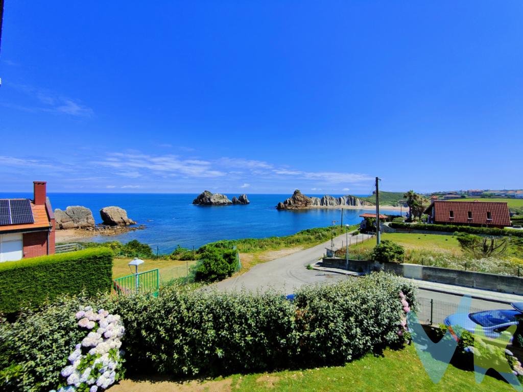 Gran oportunidad de adquirir una magnífica vivienda independiente ubicada en la pintoresca localidad de Liencres, al lado de una de sus playas mas icónicas. Con una superficie de 351 metros, esta propiedad ofrece un espacio amplio y generoso para satisfacer todas sus necesidades. Construida en 2005, esta casa combina modernidad con una sólida estructura, garantizando calidad y durabilidad.La propiedad cuenta con cinco amplias habitaciones, perfectas para la comodidad de la familia. Dispone de garaje, proporcionando seguridad y conveniencia. Un trastero complementa la oferta, brindándole espacio adicional para almacenamiento, manteniendo así el orden y la organización de su hogar.La parcela adyacente a la vivienda destaca por su amplitud y magníficas vistas al mar, ofreciéndole la oportunidad de disfrutar de impresionantes paisajes desde la comodidad de su propia casa. El terreno está completamente cerrado, lo que le otorga privacidad y seguridad, permitiéndole disfrutar del entorno con total tranquilidad.La  zona ajardinada que rodea el jardín trasero, invita al relax y al ocio al aire libre. Este espacio es ideal para reuniones familiares, barbacoa con amigos, o simplemente para disfrutar de un momento de paz y contacto con la naturaleza.Una ventaja adicional de esta vivienda es su proximidad al transporte público, con una parada de autobús cercana que garantiza un fácil acceso a otras áreas de la región, facilitando así sus desplazamientos diarios. El sistema de alcantarillado está completamente instalado, asegurando que su vida cotidiana transcurra sin inconvenientes.Una visita es altamente recomendable para apreciar todas las virtudes que ofrece esta propiedad. Será un placer mostrarle en detalle cada uno de los espacios y características que hacen de esta casa una inversión excepcional. No pierda la oportunidad de convertir este sueño en realidad. 