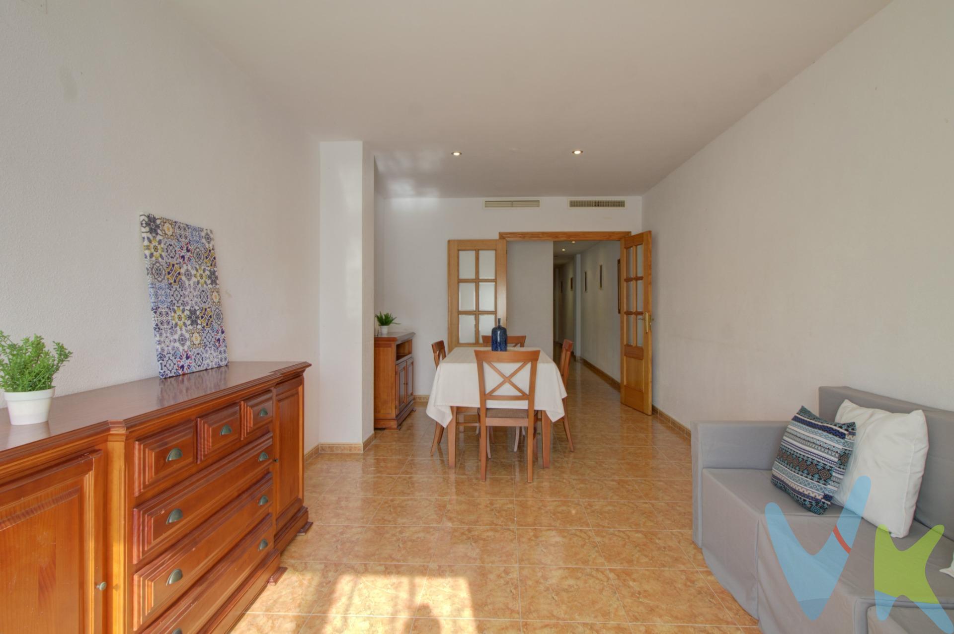 Descubre este espectacular piso en Almenara, donde la amplitud y la luz natural se combinan para ofrecerte el hogar de tus sueños. Con tres  habitaciones dobles, entre las que destaca un dormitorio principal con balcón privado y baño en suite, disfrutarás de un espacio íntimo y acogedor. La cocina independiente es perfecta para explorar tu pasión por la gastronomía, equipada con galería que aporta funcionalidad adicional. Este inmueble te brinda una oportunidad única: vivir en una zona tranquila pero cercana a todos los servicios necesarios para tu día a día. Ideal tanto si buscas iniciar una nueva etapa como si deseas invertir; aquí encontrarás calidad vida sin igual gracias a su distribución inteligente y luminosidad constante durante todo el año. Si lo necesitas, te ayudamos con la financiación. Los impuestos, gastos de notaría, registro y honorarios de agencia no están incluidos en el precio de venta. Para mayor seguridad en la compraventa, todas nuestras viviendas poseen FICHA DE CERTIFICACIÓN DE INMUEBLES registrada por la Asociación de Inmobiliarias de la Comunidad Valenciana ASICVAL. Antes de comprar o de entregar las arras, pida el Certificado de la vivienda para estar seguro y tranquilo sobre la situación legal, urbanística y de cargas de la misma. RK ESTAÑOL, mercantil Inmobiliaria Quasablanqua, SL, está inscrita en el Registro de Agentes de Intermediación Inmobiliaria de la Comunidad Valenciana RAICV con el número de registro 1511. Almenara, ubicada entre Castellón y Valencia, es de fácil acceso por la autovía A10 o la N-340 y cuenta con una estación de tren en la línea Valencia-Barcelona. A solo 4 km, se encuentra la playa Casablanca, con suave arena dorada y grava, ideal para disfrutar del clima mediterráneo. El paisaje de Almenara combina montañas, marjales, arrozales, lagunas y playas. Cerca del núcleo urbano, se encuentra el paraje natural de los Estanys, hábitat de diversas aves. La playa de Almenara, con Bandera Azul, ofrece chiringuitos y heladerías en primera línea, y una atractiva oferta gastronómica en su barrio marítimo. Almenara es un destino donde naturaleza, historia y playas se unen en perfecta armonía.