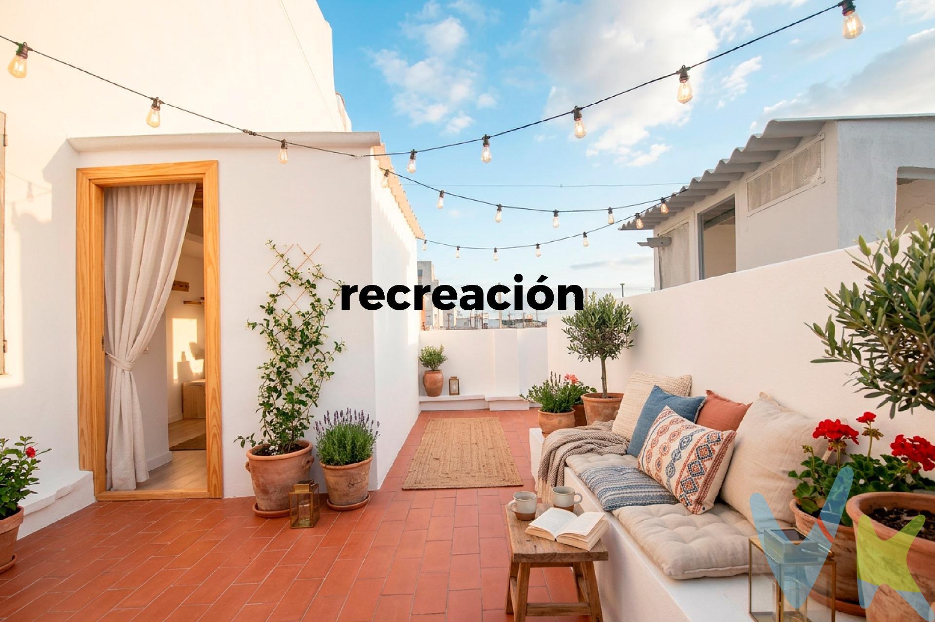 Hay viviendas que simplemente cumplen… y otras que tienen ese algo especial que cuesta encontrar. En plena Avenida al Vedat, en la zona alta de Torrent, se encuentra esta amplia vivienda de 4 habitaciones, 3 de ellas dobles, perfecta para quienes valoran el espacio, la luz y las posibilidades de crear un verdadero hogar. Porque sí… encontrar una terraza privada de unos 15 m², íntima, soleada y sin vecinos observando, es hoy un auténtico lujo. El corazón de la casa es su enorme cocina, un lugar donde imaginar desayunos eternos, comidas familiares y conversaciones interminables. Desde ella accedes a una acogedora antesala que conecta con una habitación y, finalmente, con la joya de la vivienda: una espectacular terraza donde el tiempo parece detenerse.☀️ Sol, privacidad y tranquilidad en pleno centro urbano. Un rincón perfecto para desconectar, leer, cenar al aire libre o disfrutar de las noches de verano sin miradas indiscretas. Además, la terraza cuenta con 2 prácticos trasteros integrados, perfectos para ganar espacio de almacenamiento sin renunciar a amplitud exterior. La vivienda conserva su esencia original, ofreciendo la posibilidad de actualizarla poco a poco y convertirla en una casa totalmente personalizada, manteniendo mientras tanto toda la comodidad para el día a día. Dispone de 1 baño y ventanas combinadas de Climalit y aluminio. Y si la vivienda enamora, la ubicación termina de convencer: situada en una de las zonas más demandadas de Torrent, rodeada de supermercados como Mercadona, comercios, colegios, cafeterías y todo tipo de servicios. La estación de metro Torrent Avinguda se encuentra a aproximadamente 450 metros, facilitando una conexión rápida con Valencia, además de contar con salida cómoda y directa hacia la capital. (). Una vivienda amplia, luminosa y con una terraza que marca la diferencia. Una vivienda que puede convertirse en el hogar que estabas esperando, y si te ha hecho imaginarte viviendo aquí, ya tienes la respuesta. Mobiliario, vehículos y otros elementos decorativos y personales de la propiedad no incluidos. Impuestos, gastos de compraventa, intermediación y financiación no incluidos.
