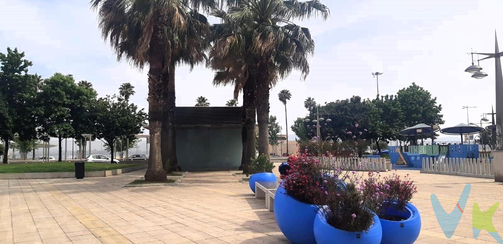 Excelente oportunidad, plaza de garaje en el Parking de Cachavas, ubicación ideal, pleno centro de Santander, se encuentra en la primera planta, zona exclusiva de propietarios, con acceso por la entrada general y a parte con entrada independiente. Plaza de 13m2, con fácil acceso y cercana a puerta peatonal. No dejes escapar esta oportunidad, ven y llamanos. Los Impuestos, gastos de notaría y registro, no incluidos en el precio.