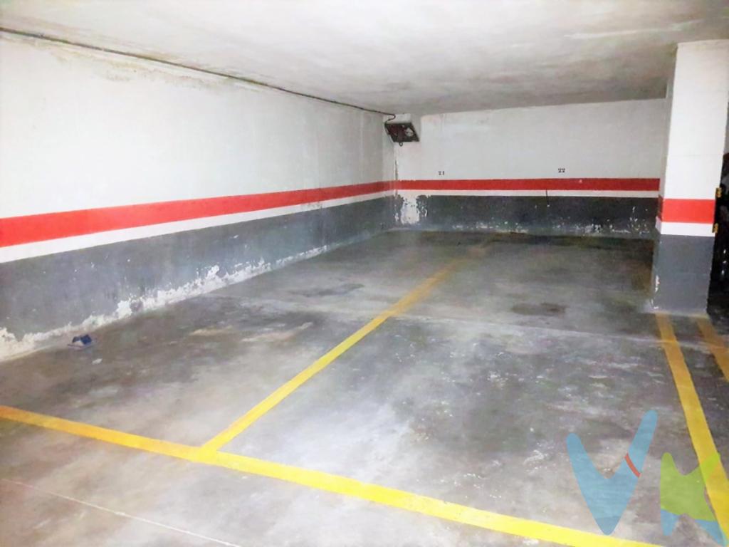 Situada en C/ Tomás Sanz nº 22 en Mislata!!! Cansado de dar vueltas para aparcar?? Esta es tu oportunidad!! Ubicada en el segundo sótano te presentamos esta plaza de garaje con capacidad para dos coches que te hará más cómoda la vida. Una de las mejores formas de invertir tu dinero es invertirlo en comodidad... pues aquí tienes la forma de ganarla. Quítate ese mal humor que te entra cuando te tiras un buen rato buscando sitio para aparcar y gana tiempo, dinero y calidad de vida.. Por mandato expreso del propietario comercializamos este inmueble mediante contrato de multiexclusiva, por el cual numerosas agencias colaboradoras, nacionales e internacionales, ofrecen esta vivienda a sus potenciales compradores, todo ello garantizando un servicio de calidad, un trato fácil, sencillo y sin interferencias de terceros. Por este motivo, se ruega no molestar al propietario, a los ocupantes de la propiedad, a los vecinos o conserjes del edificio o urbanización si los hubiera. Muchas gracias por su comprensión.. La descripción del presente inmueble e imágenes tienen mero carácter informativo y en ningún caso carácter contractual, pudiendo ser modificados por la agencia inmobiliaria sin que ello implique responsabilidad alguna frente a terceros.. No incluidos en el precio impuestos, gastos de notaría, registro ni honorarios de la agencia.