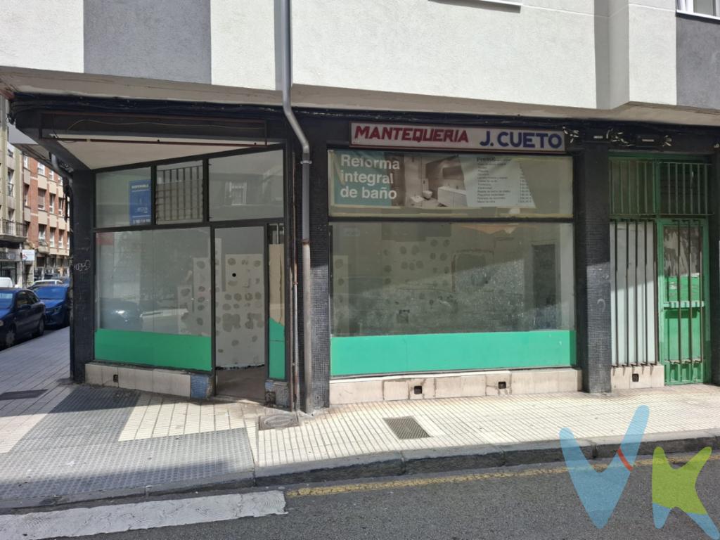 Local a reformar, con amplio escaparate, céntrico y en zona de paso. Dispone de aseo.Ideal para cualquier negocio. No pierda la oportunidad de verlo! Observaciones públicas:Según la Ley 10/2025, de 28 de diciembre, se informa que los gastos e impuestos que conlleva la adquisición no están incluidos en el precio indicado:El vendedor asume la plusvalía y el resto de gastos son del comprador.Segundas transmisiones, el comprador abona el Impuesto sobre Transmisiones Patrimoniales (ITP). Puede consultar toda la información en el siguiente enlace: https://sede.tributasenasturias.es/sites/sede/default/es_ES/Que-quieres-hacer/Transmisiones-Patrimoniales-y-AJD. La base imponible que se toma para el cálculo será el mayor valor entre precio de compraventa, tasación o valor de referencia catastral.El comprador escoge la notaría. Los gastos de Notaría están regulados en el Anexo I, del Real Decreto 1426/1989, de 17 de noviembre, por el que se aprueba el arancel Notarial y los gastos de Registro según el arancel oficial establecido en el Anexo I, del Real Decreto 1427/1989, de 17 de noviembre, los aranceles varían en función del precio, número de copias y complejidad. Los gastos de Gestoría por la tramitación administrativa de la compraventa, presentación, liquidación de impuestos y la inscripción en el Registro de la Propiedad, serán de la parte compradora, en caso de que decida encargar dichos trámites a un profesional, su importe varía en función del profesional o entidad designada para su realización. Si el comprador necesita préstamo hipotecario, la tasación, condiciones y costes bancarios según entidad elegida por el comprador; así como los gastos de gestoría y cualesquiera otros inherentes a la formalización de la compraventa serán de su cuenta, salvo pacto expreso en contrario con el vendedor..Honorarios de intermediación inmobiliaria a cargo del vendedor.Conforme a la normativa vigente, el consumidor tiene derecho a disponer de información, documentación y condiciones de la compraventa relativa al inmueble, en la sede física de Los Arcos 98, SL en Avenida de la Costa, nº 53  bajo en Gijón, o a través de nuestro correo electrónico, inmobiliaria@grupolosarcos.es. La agencia actúa exclusivamente como intermediaria en la operación, las condiciones de la compraventa están sujetas a la aceptación expresa del vendedor y a la posterior formalización del correspondiente contrato. El presente anuncio es meramente informativo y la información facilitada corresponde a la disponible en la fecha de publicación, pudiendo variar en función de circunstancias legales, contractuales o fiscales.
