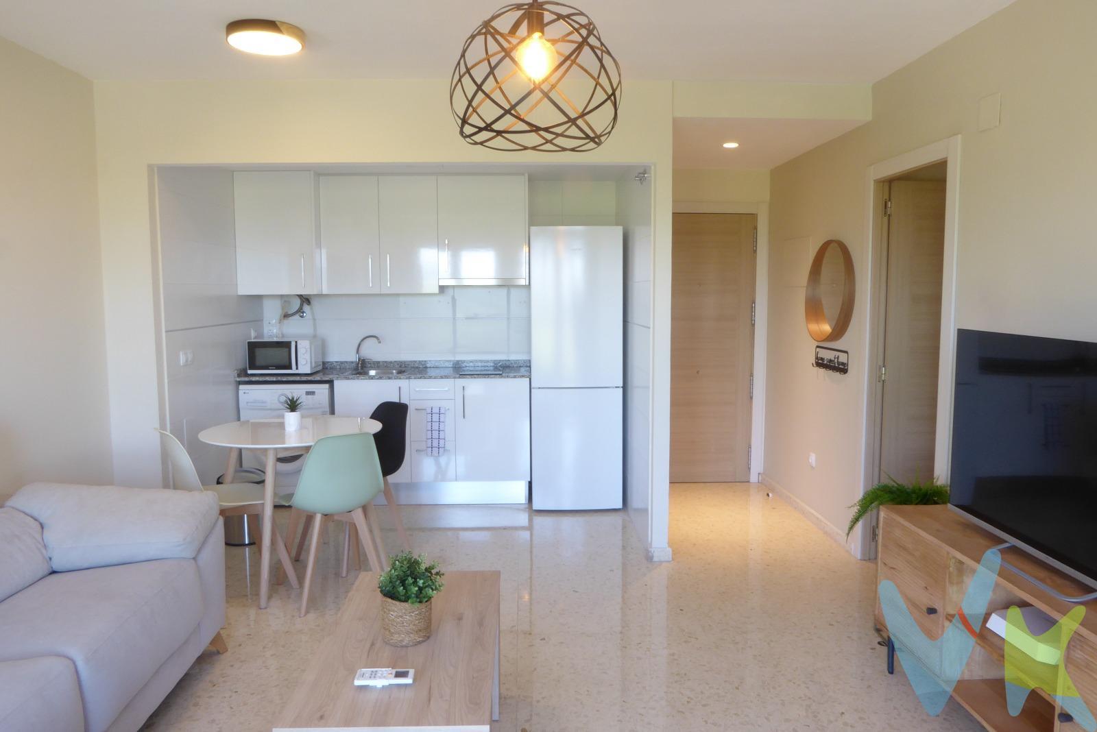VIVIENDA VPO. Imagina despertar cada mañana con la brisa del Mediterráneo y el sol de levante entrando por tus ventanas. Este encantador piso de una habitación, situado en la quinta planta de un edificio con ascensor en el corazón de Canet d´En Berenguer, te lo ofrece a un precio que pocas veces se encuentra a tan solo unos pasos de la playa. Luz de Levante en Cada Rincón. La orientación este es uno de los grandes tesoros de esta vivienda. La habitacion recibe la luz natural desde primera hora de la mañana, creando ambientes cálidos y luminosos que invitan al descanso. La distribución, inteligente y sin espacios perdidos, aprovecha al máximo los 45 m2 construidos para ofrecerte todo lo que necesitas en un hogar de costa. Entra y Disfruta — Sin Obras, Sin Esperas. La vivienda se encuentra en perfecto estado de conservación y lista para habitar desde el primer día. Además cuenta con:. 1 habitacion amplia y luminosa. 1 baño completo. Aire acondicionado split — veranos frescos garantizados. Edificio con ascensor. Quinta planta — más tranquilidad y mejores vistas. Canet d´En Berenguer: Vivir en la Costa sin Renunciar a Nada. Canet es uno de los pueblos costeros más auténticos de la provincia de Valencia. A pocos metros encontrarás la playa, el puerto deportivo, supermercados, restaurantes y todos los servicios del día a día. La conexión con Valencia capital es sencilla tanto por la AP-7 como por el ferrocarril de Cercanías, lo que lo convierte en un destino perfecto tanto para residencia habitual como para segunda vivienda. No dejes escapar esta oportunidad. Viviendas en esta ubicación, con estas condiciones y a este precio, no duran mucho en el mercado. Contacta con nosotros y visítala esta semana. VENTA:. PVP 137.000€. Gastos e impuestos no incluidos en el precio. La compra conlleva impuestos y gastos de formalización para el comprador. A título orientativo se informa que en segundas transmisiones el ITP con carácter general en Valencia es del 10%, pudiendo existir otros tipos impositivos atendiendo a las circunstancias personales del comprador u otras circunstancias previstas legalmente. Base imponible del impuesto el mayor valor entre el precio de compraventa, la tasación o el valor de referencia catastral. En cuanto a los gastos de notaría y registro, en su caso, suelen oscilar aprox. entre 1,5% y 2,5% (aranceles variables según precio, n.º de copias y complejidad). El comprador elige notario. Si el comprador precisase de hipoteca: tasación, condiciones y costes bancarios serán según entidad elegida por el comprador, así como los gastos de gestoría, y cualesquiera otros gastos inherentes a la formalización de la compraventa que legalmente correspondan a la parte compradora, salvo pacto expreso en contrario con el vendedor. El consumidor tiene, conforme a la normativa vigente, a su disposición información y documentación adicional relativa al inmueble y condiciones de la compraventa, que podrá ser consultada en C/Joaquín Costa 4, bajo 46005 Valencia o urbe2@remax.es. Honorarios de mediación inmobiliaria a cargo del COMPRADOR: (3% del precio final de venta más IVA (21%), salvo otro pacto.); y de VENDEDOR (según acuerdo con el mismo). Se informa al consumidor que la agencia actúa como intermediaria inmobiliaria en la operación, estando cualquier eventual compraventa y sus condiciones sujeta a la aceptación expresa del propietario-vendedor y a la posterior formalización del correspondiente contrato.