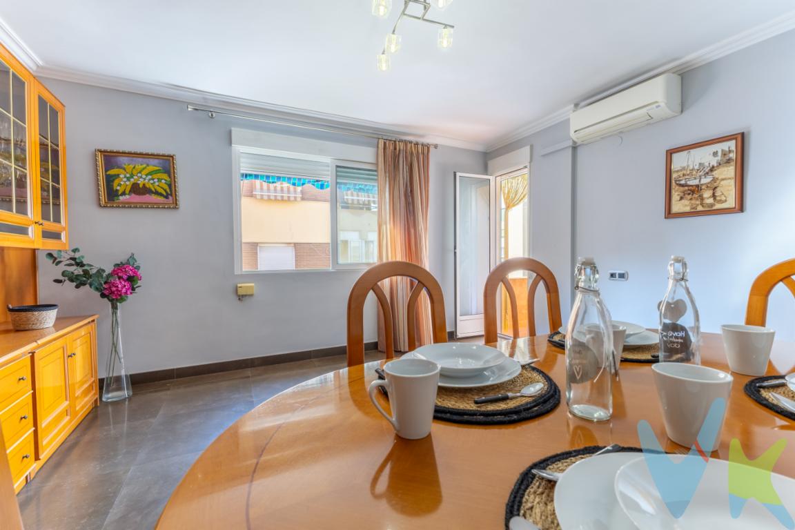 Presentamos esta excepcional oportunidad para adquirir un encantador piso en venta, ubicado en la vibrante y demandada zona de Puerto de Sagunto. Este inmueble es ideal para aquellos que buscan consolidar su hogar en uno de los lugares más solicitados y cómodos de la región. Con un equilibrio perfecto entre funcionalidad y comodidad, esta propiedad se encuentra en la cuarta planta de un edificio construido en 1978, que cuenta con la comodidad de un ascensor, facilitando el acceso a todas sus plantas.El piso ofrece 88 metros cuadrados útiles, aunque la superficie construida alcanza los 98.26 metros cuadrados, otorgándole un espacio bien distribuido para disfrutar. Consta de tres luminosas habitaciones, perfectas para brindar privacidad y confort a cada miembro de la familia. La amplitud de las estancias permite personalizarlas al gusto, ya sea para dormitorios, despachos o cualquier otra necesidad que pueda surgir. Junto a la salita de toda la vida o un recibidor con un encanto especial , cuando nos llegue alguien a nuestro hogar. La vivienda esta reformada del 2009, cambiando todo el suelo por gres porcelánico, todas la carpintería metálica de la vivienda con ventanas de aluminio blanco, cristales de climalit  y mosquiteras , se cambió la instalación eléctrica y la fontanería, junto con el baño completo reformado en su totalidad con plato de ducha  y puerta de entrada blindada con doble cerradura de seguridad y todas las puertas de la vivienda. Uno de los atractivos es su acogedor balcón,  con su toldo para poder  tener mayor intimidad,  momentos de relajación o contemplar las vistas de esta animada área urbana. Equipada con modernos electrodomésticos,  frigorífico marca GRUNDI , lavadora marca  SIEMENS  de 7 KG, vitrocerámica y horno marca BALAY y el termo eléctrico de 30 litros   NEGARRA esta propiedad brinda una experiencia inmediata de habitabilidad y confort, permitiendo que la mudanza y adaptación sean procesos sencillos y placenteros. Con sus dos aparatos de aire acondicionado sistema INVERTER marca MITSUBISHI , La ubicación es uno de los aspectos que más valor añade a esta vivienda. Situada en una zona con excelente comunicación, cuenta con paradas de bus cercanas que facilitan el transporte tanto dentro del municipio como hacia otras ciudades. Además, la proximidad a comercios como MERCADONA  (nuevo) y el LIDL están a escasos metros, servicios educativos y zonas de ocio convierten a este piso en una opción de inversión inmejorable para familias que necesiten acceso rápido a servicios fundamentales.La comunidad de vecinos es otro punto a favor. El edificio cuenta con un ambiente amigable y tranquilo, ideal para aquellos que valoran tanto la privacidad como la convivencia pacífica. Esto, sumado a las características del inmueble, lo convierte en una propuesta difícil de resistir.Si está buscando un lugar donde establecerse de manera cómoda y sin preocuparse por reformas o instalaciones adicionales, esta es su oportunidad. La calidad de la construcción combinada con la disposición de las habitaciones, crea una sensación de amplitud y luminosidad, permitiendo aprovechar cada rincón del piso.Con todos estos atributos, no es de extrañar que este piso en Puerto de Sagunto despierte el interés de muchos. Se invita a interesados a descubrir personalmente la calidez y potencial que esta vivienda ofrece. Sin duda, una visita valdrá la pena. Solicite más información y agende su visita cuanto antes. Este acogedor hogar seguramente no estará disponible por mucho tiempo en el mercado. Aproveche esta oportunidad única para hacer de este piso su nuevo hogar. 