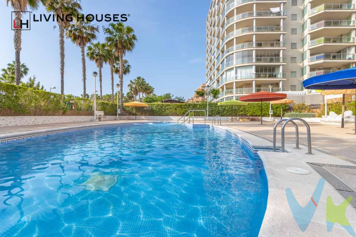  ¿Buscas un refugio en la costa mediterránea? Presentamos un encantador apartamento en venta, ubicado en la codiciada zona de Marina d\'Or en Oropesa del Mar-Orpesa. Este es el lugar perfecto para aquellos que buscan un equilibrio entre comodidad, estilo y una ubicación privilegiada, a pocos pasos del mar. Ofrecemos una vivienda que combina funcionalidad y atractivo estético.Este moderno apartamento cuenta con dos cómodas habitaciones, ideales para disfrutar de un merecido descanso después de un día de aventuras al sol. Con una extensión de 44 metros cuadrados útiles y 51 metros construidos, cada rincón está diseñado para aprovechar al máximo el espacio disponible. Situado en la primera planta de un edificio construido en 2004, el inmueble refleja frescura y modernidad, asegurando una estancia agradable y confortable.Para mayor comodidad, el edificio está equipado con dos ascensores que facilitan el acceso a todas las plantas, lo que lo hace perfecto para todas las edades. Asimismo, la propiedad incluye una plaza de garaje, brindándote la tranquilidad de contar con un lugar seguro para tu vehículo en la concurrida zona costera.Una de las características más destacadas de este apartamento es su terraza, desde donde se pueden disfrutar de las vistas al mar. Imagínate comenzando tus mañanas con un café en mano, respirando el aire fresco mientras contemplas las olas romper suavemente en la playa.Para aquellos que aprecian las bondades del sol y el agua, la piscina comunitaria es un verdadero deleite. Podrás disfrutar de relajantes momentos en la piscina, el complemento perfecto para las cálidas tardes de verano, sin salir de casa.La conectividad es otro punto fuerte de esta propiedad. Su estratégica ubicación permite fácil acceso a transporte público; tanto el tren como el bus están a pocos minutos, facilitando los desplazamientos y ampliando tus posibilidades de aventura por la región.El apartamento se entrega amueblado y equipado con todos los electrodomésticos necesarios, listos para usar. Desde la cocina totalmente equipada donde podrás experimentar tus dotes culinarias, hasta un salón acogedor para recibir a tus amigos y seres queridos, todo está dispuesto para brindarte una experiencia de vida completa.No dejes pasar la oportunidad de visitar este acogedor hogar que ofrece lo mejor del estilo de vida mediterráneo. Las visitas están abiertas para que puedas apreciar personalmente todo lo que este maravilloso espacio tiene para ofrecerte. Estamos seguros de que, al cruzar la puerta, sentirás que has llegado a tu nuevo hogar.Vivir en Marina d\'Or es sinónimo de calidad de vida. Cerca de todo lo que necesitas para una vida llena de confort y diversión, este apartamento es una inversión inteligente para quienes buscan un estilo de vida relajado pero lleno de posibilidades. Contacta con nosotros para más información y para agendar una visita. Esperamos tu llamada y estaremos encantados de mostrarte lo que podría ser tu residencia ideal en la costa levantina.--------------------------------------Agencia inmobiliaria en Oropesa del mar si quieres comprar o vender casas pisos o locales en la comunidad Valenciana con oficina en Oropesa del Mar, Castellón. Para mayor seguridad en la compraventa, todas nuestras viviendas poseen FICHA DE CERTIFICACIÓN DE INMUEBLES registrada por la Asociación de Inmobiliarias de la Comunidad Valenciana ASICVAL. Antes de comprar o de entregar las arras, pida el Certificado de la vivienda para estar seguro y tranquilo sobre la situación legal, urbanística y de cargas de la misma. Los impuestos, gastos de notaría y registro no están incluidos en el precio de venta. 