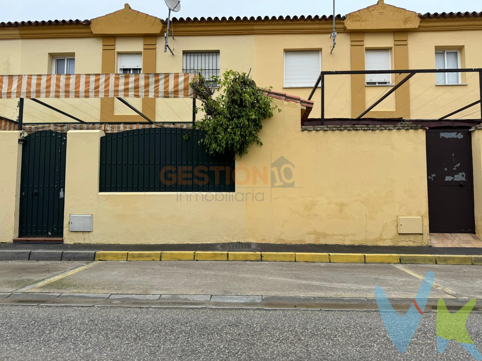 Plaza de garaje en superficie, ubicada en la zona del Botánico. Plaza exterior a pie de calle, de fácil acceso y uso cómodo para el día a día. Ideal para residentes de la zona que quieran disponer siempre de su propio espacio de aparcamiento sin complicaciones. *Le informamos que los gastos de notaría, impuestos y honorarios de la agencia no están incluidos en el precio.