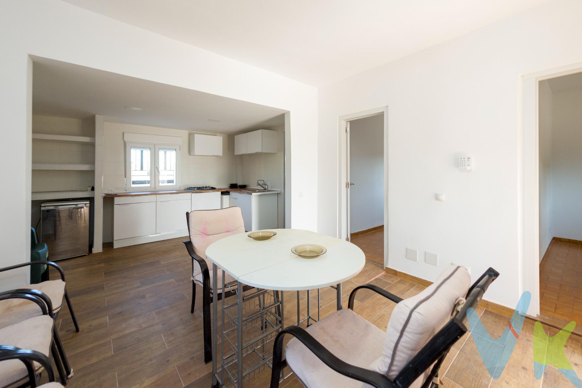 🏡✨ CASA CON TERRENO TOTALMENTE REFORMADA CERCA DEL GRAO DE CASTELLÓN 🌊☀️. 🌿 Tranquilidad, espacio y comodidad a pocos minutos del mar. ¿Estás buscando una casa con terreno, completamente reformada, en una zona tranquila pero cerca de Castellón y del mar? 🌊🏖️. ✨ ¡Esta propiedad puede ser justo lo que estás buscando!. 🏡 Se trata de una bonita casa con terreno totalmente reformada, que combina el encanto y la privacidad de una vivienda independiente con todas las comodidades necesarias para disfrutarla tanto como residencia habitual como segunda vivienda. 🌳 Uno de sus grandes atractivos es su terreno privado, un espacio perfecto para disfrutar al aire libre y crear diferentes ambientes: 🌱 zona amplia de terreno 🍽️ espacio para comidas y reuniones familiares, ☀️ área de descanso, 🏊‍♀️ posibilidad de piscina o incluso 🌿 un pequeño huerto. 🛋️ La vivienda ha sido reformada con gusto, ofreciendo un hogar cómodo, acogedor y preparado para entrar a vivir sin necesidad de realizar  reformas. 📍 Su ubicación: se encuentra en una zona próxima al Grao de Castellón, permitiéndote disfrutar de la tranquilidad de una casa con terreno sin renunciar a la cercanía de:. 🌊 Las playas. 🛍️ Comercios y servicios. 🍽️ Restaurantes y zonas de ocio. 🏙️ Castellón de la Plana. 🚗 Buenas comunicaciones. 💎 ¿QUÉ HACE ESPECIAL ESTA CASA?. 🔑 Totalmente reformada. 🌳 Terreno privado. 🏡 Vivienda independiente. ☀️ Amplios espacios exteriores. 🌿 Entorno tranquilo. 🌊 Cerca del mar. 🚗 Fácil acceso y buenas comunicaciones. ❤️ Ideal para vivir todo el año o disfrutar como segunda residencia. 🌅 TU RINCÓN DE TRANQUILIDAD CERCA DEL MAR. Imagina disfrutar de un desayuno al aire libre ☕🌿, organizar una comida con amigos y familiares 🍽️🥂 o simplemente relajarte bajo el sol ☀️, teniendo además las playas del Grao y todos los servicios a pocos minutos. ✨ Una oportunidad para quienes buscan una casa con terreno, reformada, con privacidad y cerca del Mediterráneo. 📞 Ven a visitarla y descubre todo el potencial de esta propiedad. ¡Te encantará! 🏡❤️🌊. Por mandato expreso del propietario comercializamos este inmueble mediante contrato de multi-exclusiva, por el cual numerosas agencias colaboradoras, nacionales e internacionales, ofrecen esta vivienda a sus potenciales compradores, todo ello garantizando un servicio de calidad, un trato fácil, sencillo y sin interferencias de terceros, ya que la gestión es a través de nuestra agencia. *Impuestos, gastos de compraventa tales como honorarios agencia y financiación no incluidos. 