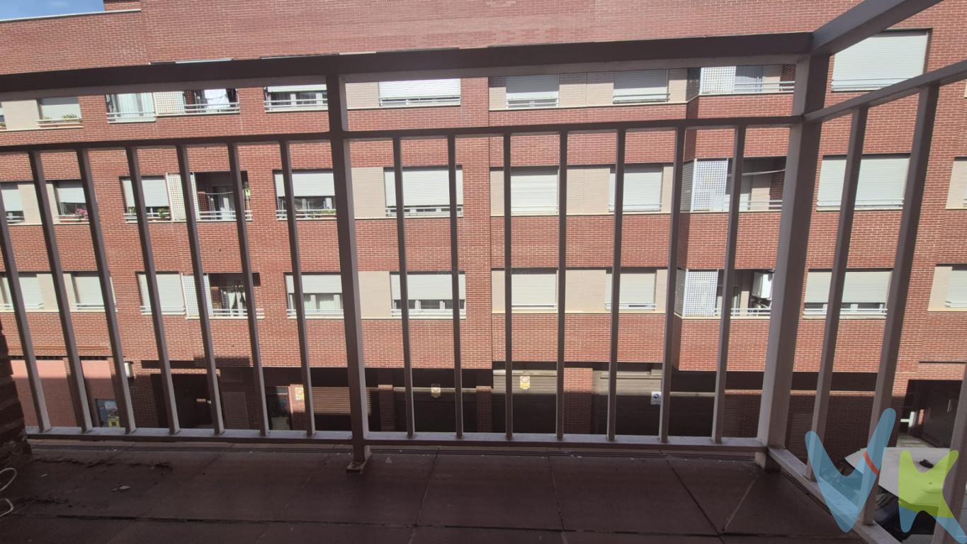 OPORTUNIDAD DE COMPRA CON EL PLAN REVIVE ¡¡¡¡ Te informamos de la ayuda para acceder a la compra de tu vivienda. ++VIVIENDA ++TRASTERO++GARAJE ++VIVIENDA consta de Recibidor , Cocina equipada con salida a terraza , Salón - Comedor , 3 Dormitorios , 2 Baños , Trastero , Garaje .¡¡ LISTO PARA ENTRAR A VIVIR !! PISO con un estado de conservación inmejorable totalmente actualizado para entrar a vivir.INMOBILIARIA RIEX si estas interesado en visitar o conocer mas detalles sobre este inmueble, no dudes en contactar con nosotros estaremos encantados de resolver todas las dudas y preguntas. No lo dudes, ven a visitarlo.