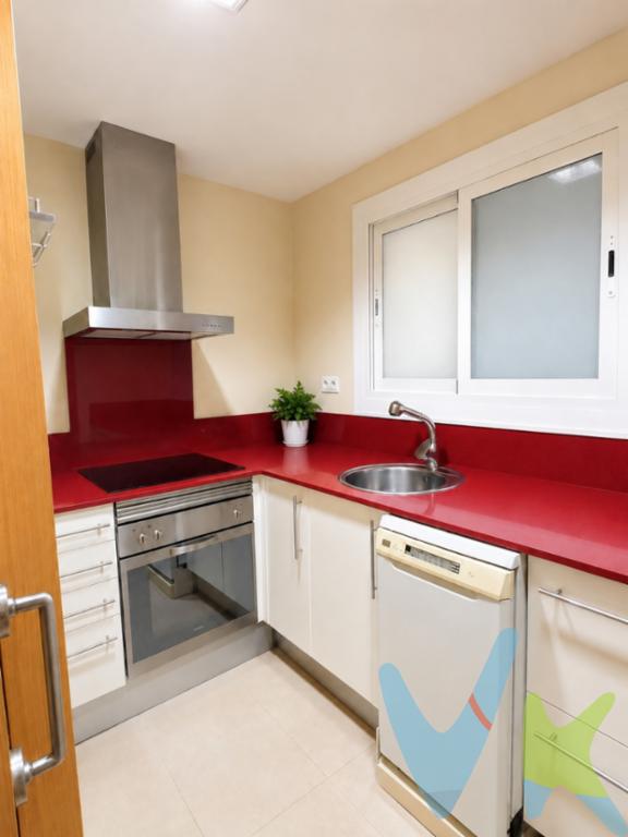 Descubre esta excelente oportunidad de adquirir una vivienda amplia, luminosa y perfectamente ubicada en una de las zonas más prácticas y bien comunicadas de Barcelona. Se trata de un piso de 85 m² construidos y 73 m² útiles según catastro, ideal para familias, parejas o incluso como inversión, gracias a su distribución funcional y su entorno privilegiado.La vivienda se encuentra en una finca con ascensor y destaca por su cómoda distribución. Dispone de tres habitaciones dobles, espaciosas y versátiles, perfectas como dormitorios, despacho o zona de estudio. El salón-comedor resulta acogedor y muy luminoso, gracias a su excelente orientación, que permite disfrutar de sol de tarde y aporta una agradable entrada de luz natural durante gran parte del día.Cuenta con una cocina independiente, práctica y bien distribuida, ideal para quienes valoran espacios separados. El baño ha sido actualizado y dispone de plato de ducha, ofreciendo comodidad y funcionalidad. Entre sus acabados destacan los suelos de parquet, las ventanas de aluminio con doble acristalamiento Climalit, que garantizan un buen aislamiento térmico y acústico, y la puerta principal blindada, que aporta un extra de seguridad.La ubicación es uno de sus grandes atractivos. Rodeado de todo tipo de servicios: Mercadona, Lidl, Área de Guissona, colegios, comercios de proximidad y restauración, además de estar a solo una estación del Centro Comercial Glòries. A pocos pasos se encuentra la conocida calle peatonal Rogent, una de las zonas más dinámicas del barrio, con numerosos negocios y ambiente de barrio consolidado.La conexión en transporte público es inmejorable: metro en la puerta con acceso directo a la línea lila (L2) ?EUR? Encants, a una estación de la L5 (Sagrada Família) y a una estación de la L1 (Clot), además de varias líneas de autobús que facilitan cualquier desplazamiento por la ciudad.Una vivienda lista para entrar a vivir, con todas las comodidades y en una ubicación estratégica.Características principales85 m² construidos / 73 m² útiles según catastroFinca con ascensor3 habitaciones doblesCocina independiente1 baño con plato de duchaSuelos de parquetVentanas de aluminio con ClimalitPuerta principal blindadaMuy luminosoSol de tardeExcelente comunicación en metro (L2, L5 y L1)Varias líneas de autobúsA una estación del Centro Comercial GlòriesJunto a la calle peatonal RogentTodos los servicios cercanos: Mercadona, Lidl, Área de Guissona, colegios y comerciosLocalización de inmuebles: c/Valencia esquina Dos de Mayo. Estado del inmueble - Buen estado. Superficie construida - 85m2, utiles 73m2 Según Catastro. Certificado eficiencia energética - E- 125 KW y D - 22 kg  Cedula -CHB05772520001** API 3536 AICAT 11998Ofrecemos acompañamiento en todo el proceso de compra-venta para que nuestros clientes se sientan bien asesorados. Desde la primera visita para encontrar Tu hogar que se ajuste a tus necesidades, la negociación de precios, contratos, Escritura. También estamos presente en los extras que conllevan una compra como, búsqueda de financiación y profesionales para las reformas que su nueva vivienda pueda necesitar.   HONORARIOS DE LA INMOBILIARIA INCLUIDOS EN EL PRECIO DE VENTA *** gastos de compra venta no incluidos en el precio -para más información sobre gastos consulta la web gencat.cat *** El mobiliario que aparece (si apareciera) en las fotografías no se encuentra incluido en el precio de venta salvo que lo aclare en la descripción.