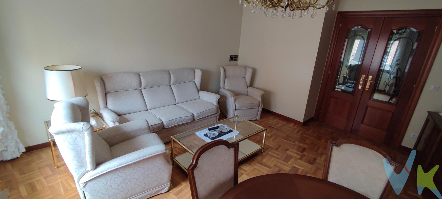Excelente vivienda céntrica de cuatro dormitorios y dos baños.Dormitorios y salón exteriores.Balcón a calle Lardero.Calefacción central con contador individual.Suelos de parquet y gres. Ascensor a piso llano.Trastero y garaje incluidos en el precio.