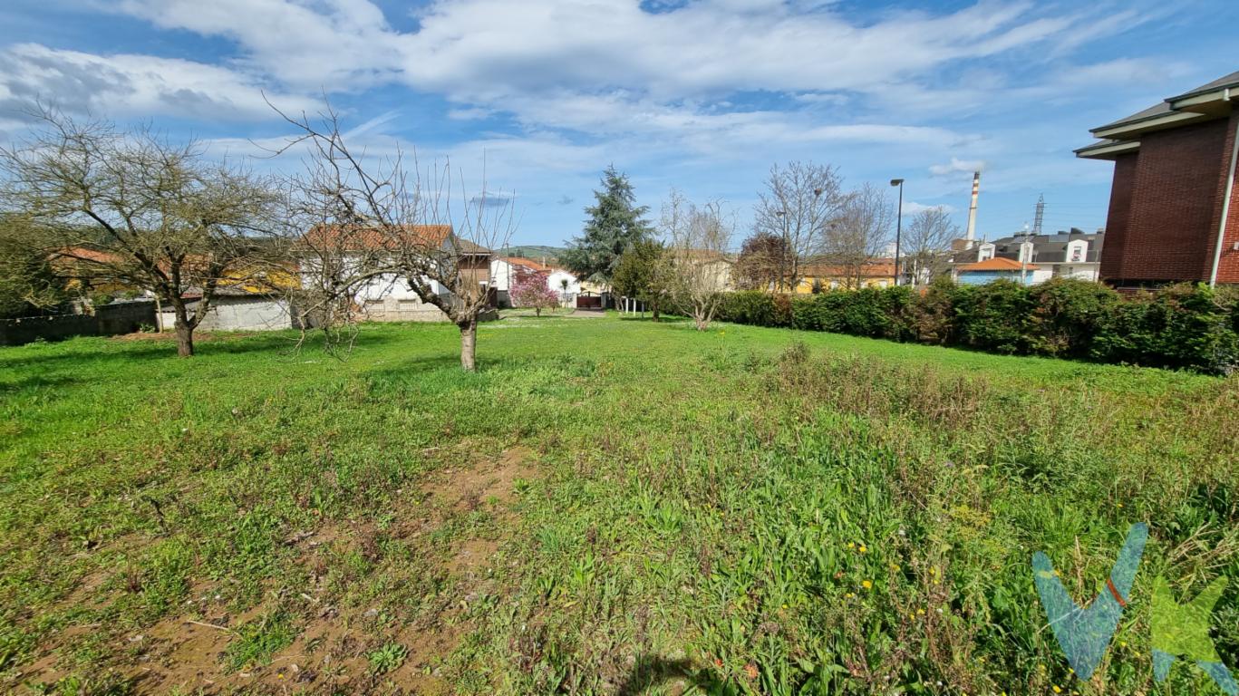 En Barreda, a escasos minutos de Torrelavega le ofrecemos esta magnífica finca urbana......En esta finca de 1.996 metros cuadrados puedes realizar la casa que siempre has soñado, contando con un entorno ideal para el día a día con todas las comodidades...Se encuentra cerca de la estación de tren, hay autobus urbano y con el acceso a la autovía a tan solo 5 minutos...Llámanos y te damos toda la información que necesites......