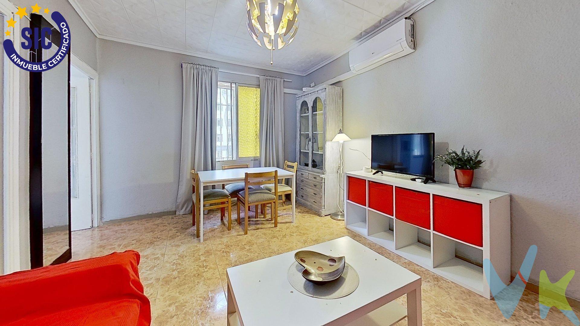 Vivienda interior, ideal para familias o parejas que buscan un hogar cómodo en una zona consolidada y bien comunicada. El piso está listo para entrar a vivir y se distribuye de forma práctica:. 2 dormitorios luminosos. Cocina independiente. Salón cómodo y funcional. Baño completo. Primera planta sin ascensor. No dispone de balcón. Ubicado en una zona con todos los servicios: supermercados, colegios, transporte público, centros de salud y comercios a pocos minutos. Un entorno perfecto para el día a día. VENTA:. PVP 199.000€.  Gastos e impuestos no incluidos en el precio. La compra conlleva impuestos y gastos de formalización para el comprador. A título orientativo se informa que en segundas transmisiones el  ITP  con carácter general en  Valencia  es del  10%, pudiendo existir otros tipos impositivos atendiendo a  las circunstancias  personales del comprador u otras circunstancias previstas legalmente. Base imponible del impuesto el mayor valor entre el precio de compraventa, la tasación o el valor de referencia catastral. En cuanto a los gastos de  notaría y registro, en su caso,  suelen oscilar aprox; entre 1,5% y 2,5% (aranceles variables según precio, n.º de copias y complejidad). El comprador elige notario. Si el comprador precisase de  hipoteca: tasación, condiciones y costes bancarios serán según entidad elegida por el comprador, así como los gastos de gestoría, y cualesquiera otros gastos inherentes a la formalización de la compraventa que legalmente correspondan a la parte compradora, salvo pacto expreso en contrario con el vendedor. El consumidor tiene,  conforme a la normativa vigente, a su disposición información y documentación adicional relativa al inmueble y condiciones de la compraventa, que podrá ser consultada en C/Joaquín Costa 4, bajo 46005 Valencia o urbe2@remax.es. Honorarios de mediación inmobiliaria a cargo del  COMPRADOR: (3% del precio final de venta más IVA (21%), salvo otro pacto.); y  de VENDEDOR (según acuerdo con el mismo). . Se informa al consumidor que la agencia actúa como intermediaria inmobiliaria en la operación, estando cualquier eventual compraventa y sus condiciones sujeta a la aceptación expresa del propietario-vendedor y a la posterior formalización del correspondiente contrato.