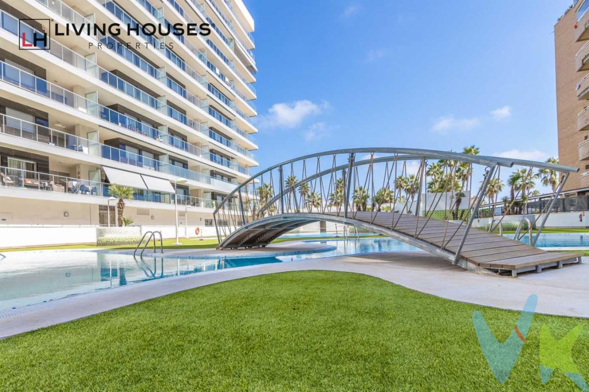 ¡Descubre el lujo y la comodidad en el exclusivo edificio Miramar!Te presentamos una oportunidad única de adquirir un espectacular piso de lujo, ubicado a pocos metros de la playa, en una de las mejores zonas de la ciudad. Este piso, que hace esquina, está diseñado para ofrecer el máximo confort y estilo, cuenta con 2 habitaciones y 2 baños, uno de ellos en suite, para brindarte toda la privacidad que necesitas.La cocina independiente, completamente equipada, tiene salida directa a una amplia terraza, ideal para disfrutar de desayunos al aire libre o cenas con amigos. El salón comedor es un espacio luminoso y acogedor, gracias a sus amplios ventanales que permiten la entrada de luz natural durante todo el día.Entre sus muchas ventajas, este piso incluye un parking privado y acceso a una piscina comunitaria, perfecta para refrescarte en los días de verano. Además, el edificio cuenta con una zona infantil y hermosas zonas comunes, donde podrás relajarte y disfrutar del aire libre.La increíble terraza, orientada al suroeste, ofrece vistas despejadas y es el lugar perfecto para contemplar los atardeceres. El piso está amueblado con gusto y cuidado al detalle, listo para entrar a vivir. Los armarios empotrados proporcionan un espacio de almacenamiento práctico y elegante.Para tu mayor comodidad y seguridad, el piso está equipado con persianas eléctricas, puerta blindada y video portero. El edificio dispone de ascensor, asegurando fácil acceso a todas las plantas.No dejes pasar esta oportunidad única de vivir en un entorno de lujo, con todas las comodidades que siempre has soñado. ¡Contacta con nosotros y ven a visitar este maravilloso piso en el edificio Miramar! ¡Te encantará!------------------------------------Agencia inmobiliaria en Oropesa del mar si quieres comprar o vender casas pisos o locales en la comunidad Valenciana con oficina en Oropesa del Mar, Castellón. Para mayor seguridad en la compraventa, todas nuestras viviendas poseen FICHA DE CERTIFICACIÓN DE INMUEBLES registrada por la Asociación de Inmobiliarias de la Comunidad Valenciana ASICVAL. Antes de comprar o de entregar las arras, pida el Certificado de la vivienda para estar seguro y tranquilo sobre la situación legal, urbanística y de cargas de la misma. Los impuestos, gastos de notaría y registro no están incluidos en el precio de venta.  