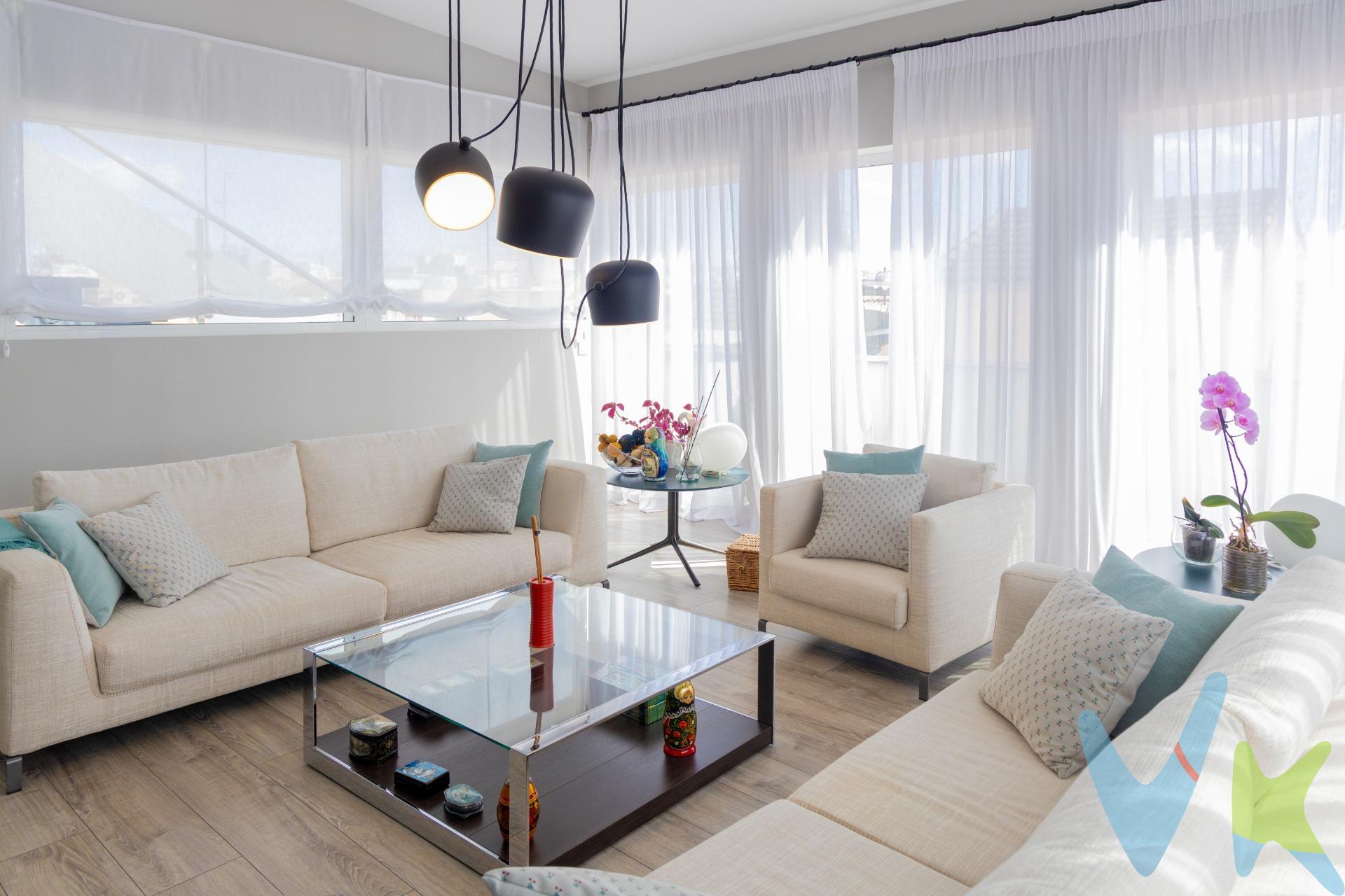 🏘️ Ubicado en una de las mejores zonas de Chamberí, con una conexión inmejorable y rodeado de todos los servicios, comercios y zonas verdes. Descubre una joya en el corazón de Madrid: un impresionante ático dúplex de 360 m2 que redefine el lujo y la exclusividad. 🏡 Distribución excepcional:. •	3 amplios dormitorios dobles, incluyendo una majestuosa suite principal con vestidor, baño privado con ducha y bañera, y un acogedor espacio de oficina. •	2 baños completos con diseño moderno y acabados de alta calidad. •	Cocina totalmente amueblada y equipada, con elegantes puertas correderas de cristal templado que la integran con el espectacular salón de más de 70 m2. •	Salón con dos ambientes diferenciados: zona de comedor y acogedora zona de estar, bañada en luz natural gracias a sus ventanales panorámicos. •	Terraza perimetral con acceso directo desde el salón, ideal para disfrutar del aire libre y de las vistas despejadas. •	Aire Acondicionado en todas las estancias. Calefacción central. Ascensor. Conserje. 🏙️ La joya de la vivienda: su terraza superior. En la planta alta, un oasis privado te espera: una terraza de ensueño con vistas 360º a Madrid. Disfruta de:. •	Un espectacular porche donde relajarte o recibir invitados. •	Una cocina exterior completamente equipada para tus celebraciones. •	Un cuarto de baño para mayor comodidad. •	El lugar perfecto para organizar inolvidables fiestas veraniegas, noches de descanso bajo las estrellas y barbacoas con la ciudad a tus pies. 🏢 Estudio independiente, perfecto para tu hijo adolescente o alquilar, familiares/huéspedes o empleados del hogar. Además, la vivienda cuenta con un estudio independiente con:. •	Cocina americana totalmente equipada. •	Baño completo con acabados de alta calidad. •	Salón-dormitorio funcional y acogedor. •	Terraza privada de 40m² con espectaculares vistas de todo Madrid, ideal para relajarse y desconectar. 🚀 Si buscas una propiedad exclusiva, espaciosa y con las mejores vistas de Madrid, ésta es tu oportunidad!. ✨ Llama ahora y ven a visitar el cielo de Madrid. ✨ . El precio publicado no incluye el mobiliario ni la decoración, ni los impuestos, ni los honorarios derivados del servicio de compra. El comprador asumirá, además del precio de compraventa, un coste adicional del 3 % del precio del inmueble en concepto de servicio de gestión, asesoramiento y acompañamiento en todo el proceso de compra; un 6 % correspondiente al Impuesto de Transmisiones Patrimoniales (ITP); los gastos de notaría, que supondrán aproximadamente entre un 0,2 % y un 0,5 % del valor de la vivienda; y los gastos de inscripción en el Registro de la Propiedad, estimados entre un 0,1 % y un 0,25 % del precio de compraventa. ** Los metros útiles indicados son aproximados. 