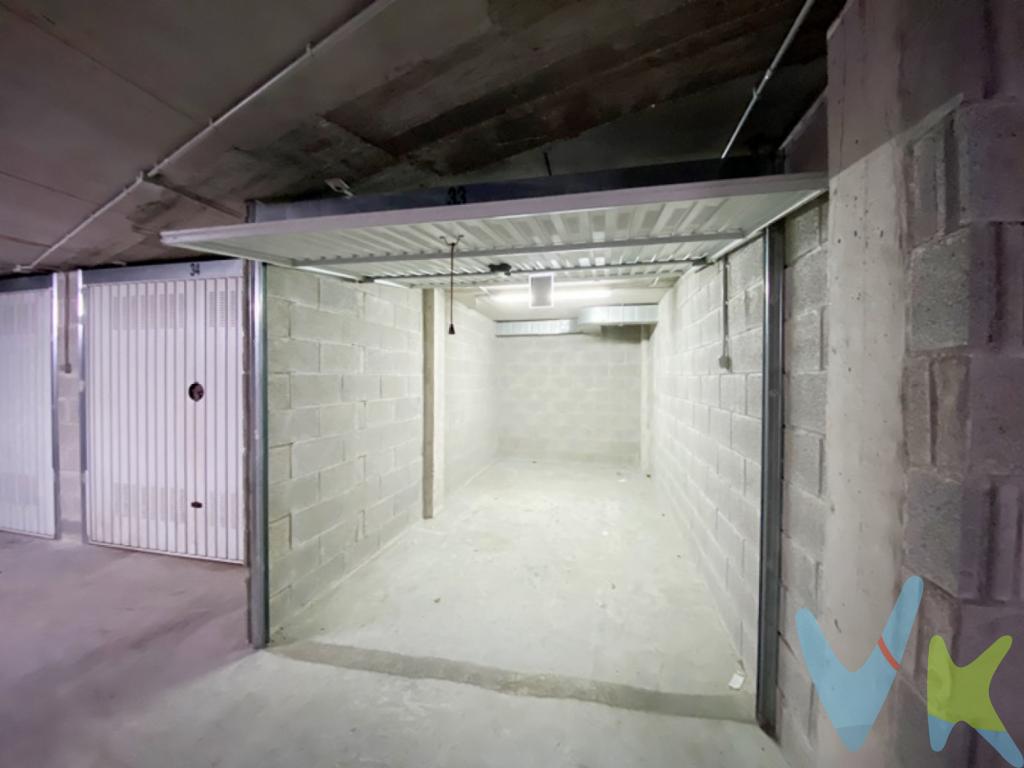 ¿Tienes un vehículo nuevo y no quieres dejarle en la calle? O tal vez necesitas un almacén cerrado, y no lo encuentras? Pues ésta puede ser la solución. Se trata de un garaje cerrado, que por sus dimensiones, con unos 13m2, puede hacer las veces tanto de garaje como de almacén. Situado en Cabezón de la Sal, en la zona de Mies de Marras, cerca de la estación. Puerta automática de acceso a la planta de garajes del edificio. Ven a verlo sin ningún compromiso!!!