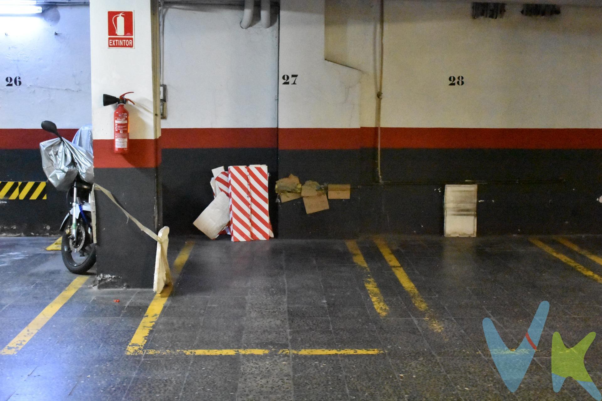 Paseo Mª Agustín, tramo entre Pl Europa y Conde Aranda. Medida total del Garaje:  Ancho 2 metros x Largo 4,17 metros. Gtos. comunidad trimestral: 50€ (mensual 16,66 €). IBI 2026 anual: 30€/año. PRECIO: 11.000€. ¿Tiene problemas de aparcamiento? ¿Está pagando un alquiler? ➡️ Este es el garaje que estaba buscando, llámenos y se lo enseñamos. ℹ️ Gastos e impuestos no incluidos. A título orientativo, en segundas transmisiones, el comprador abonará:. Impuesto sobre Transmisiones Patrimoniales (ITP)- Tipo general en Aragón: 8% (*). Base de cálculo: Mayor valor entre precio de compraventa o valor de referencia catastral. Gastos de notaría y registro: Aranceles variables según precio, número de copias y complejidad; cálculo según tarifas normativas. Si se precisa hipoteca: Tasación, condiciones y costes bancarios según entidad elegida por el comprador; así como gastos de gestoría y cualesquiera otros inherentes a la compraventa. No se incluyen otros gastos o tributos puedan por ley corresponder al comprador. Operación sujeta a doble mediación. Honorarios a cargo del comprador, salvo pacto en contrario, no incluidos en PVP. El consumidor, conforme a la normativa vigente, podrá solicitar información y documentación adicional relativa al inmueble, sus características, condiciones de la operación y del servicio de mediación en la oficina y/o a través de nuestro teléfono de contacto o mail. La agencia actúa exclusivamente como intermediaria en la compraventa, cuyas condiciones, en todo caso, estarán sujetas a la aceptación expresa del vendedor del inmueble y posterior formalización del contrato. La información suministrada se corresponde con la disponible a la fecha de publicación, pudiendo variar en función de las circunstancias o actualizaciones legales, contractuales y fiscales. Anuncio de carácter meramente informativo. (*) Para una información exhaustiva sobre el funcionamiento, tipos impositivos y bonificaciones del ITP puede consultar el portal oficial de la Agencia Tributaria Autonómica. Tarifas notariales y registrales reguladas en Anexo I Del Real Decreto 1426/1989 y Anexo I Del Real Decreto 1427/1989, respectivamente. Anuncio no vinculante, puede contener errores.