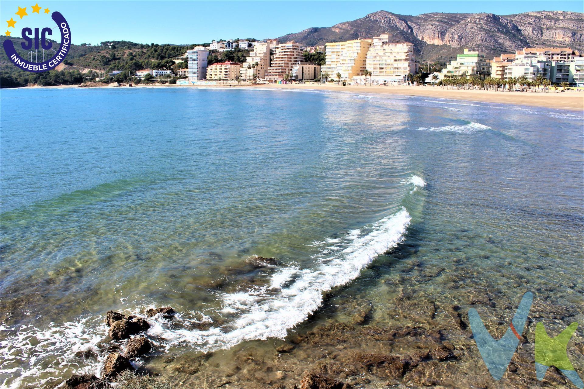 Excelente apartamento a poco minutos de la playa de La Concha en zona tranquila, ideal para relajarte y disfrutar del verano. La vivienda tiene acceso por un pasillo exclusivo lo que te permite una mayor privacidad. Una vez en ella nos encontramos con un amplio salón comedor muy luminoso, cocina independiente totalmente equipada, un baño completo, dos habitaciones dobles con armarios empotrados y lo más deseado para aquellos que buscan la vivienda de playa, una espectacular terraza, donde podrás crear diferentes ambientes y disfrutar del sol, las vistas y el aire libre. Además cuenta con  plaza de parking para estacionar tu vehículo de forma segura, trastero para poder almacenar objetos y piscina comunitaria para  refrescarte en los meses de calor.  ¡ NO LO DEJES ESCAPAR Y VEN A VISITARLO!. La Concha, con forma de bahía, te ofrece un mar en calma apto para todos los públicos. Columpios y toboganes; hamacas y sombrillas te esperan. Completamente accesible, la playa de La Concha es también el centro de las actividades lúdicas. Un bello atardecer prolongará tu estancia hasta la hora del aperitivo y un cielo plagado de estrellas espera tu paseo nocturno. Esta maravillosa playa cuenta con los distintivos de Bandera Azul, ISO14001, SICTED (Sistema Integral de Calidad Turística en Destino) y “Q” Qualitur. Los metros útiles son aproximados. Este inmueble es en exclusiva, con lo que le facilitamos cualquier información sobre la vivienda. Por este motivo, solicitamos no molesten al propietario, ocupantes de la propiedad, vecinos o conserje de la comunidad. . Muchas gracias por su comprensión. El precio indicado puede sufrir variaciones. En todos los casos los precios expuestos son más impuestos y gastos derivados de la transmisión del inmueble. 