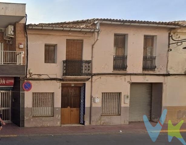 Pon tú el Precio y nosotros la Financiación hasta 80%, solar en venta Alginet, calle Valencia nº 60 y Calle Valencia nº 62, total 244 m2 de superficie, actualmente hay dos construcciones sobre el solar que hay que demoler. No lo pienses más, solicita visitar el inmueble y descubrirás el lugar donde construir la vivienda que se adapta a tu estilo de vida. (Propuesta de precio sujeta a aprobación de la Propiedad y financiación sujeta a aprobación de la Entidad Financiera)